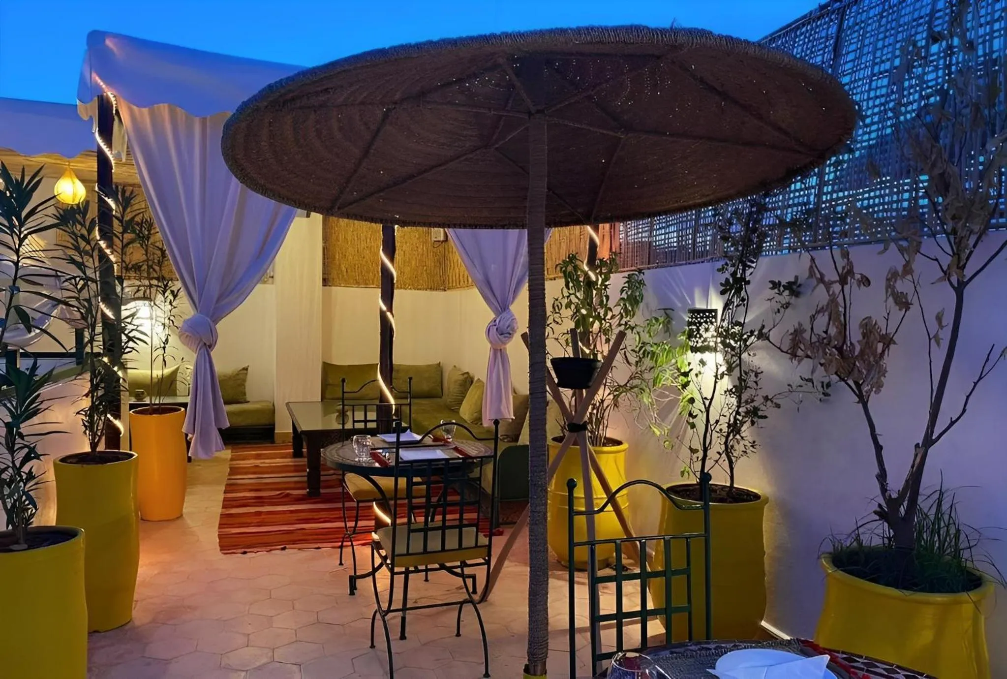 Restaurant/places to eat in Riad Iklil
