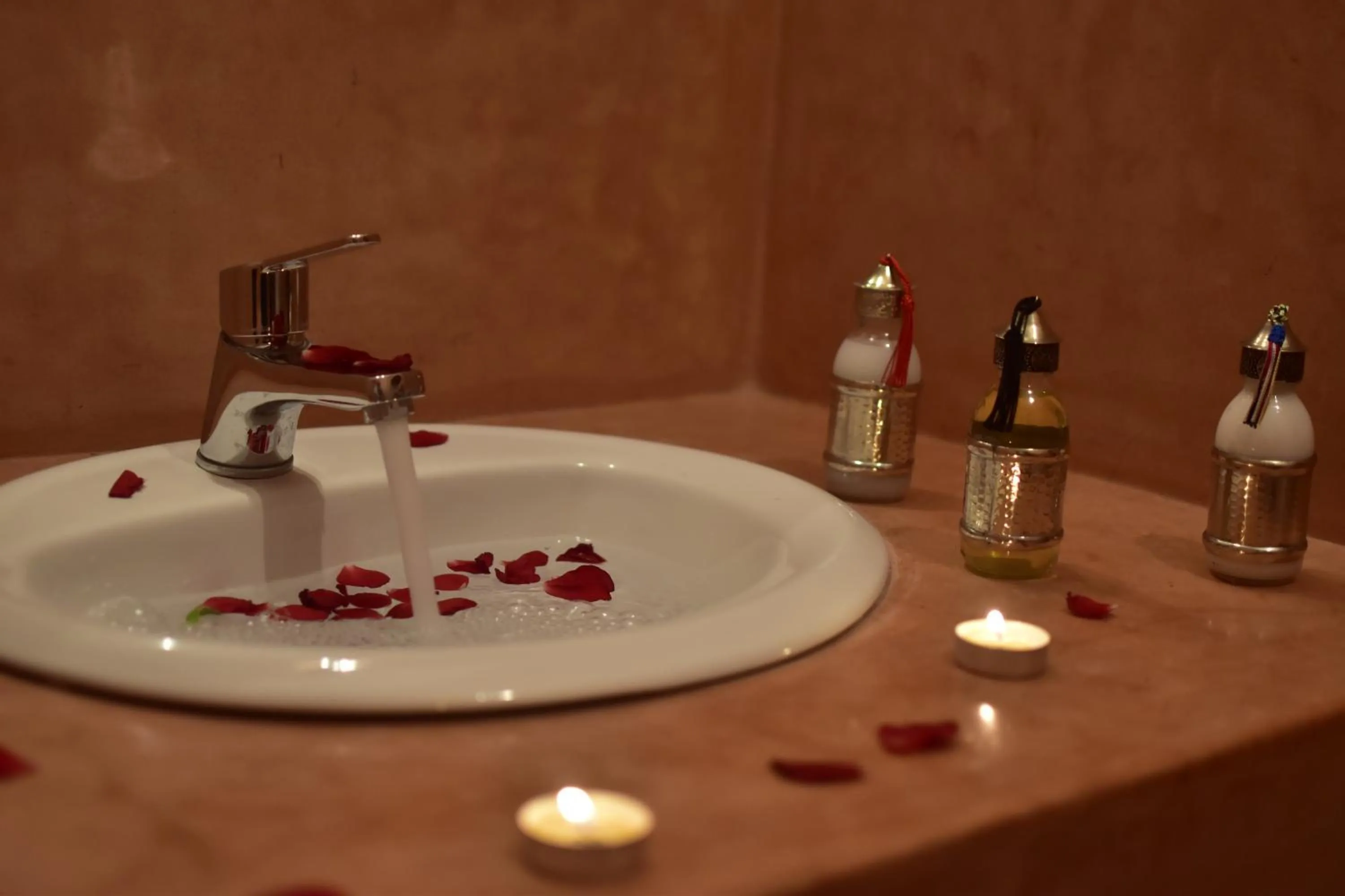 Shower in Riad Iklil