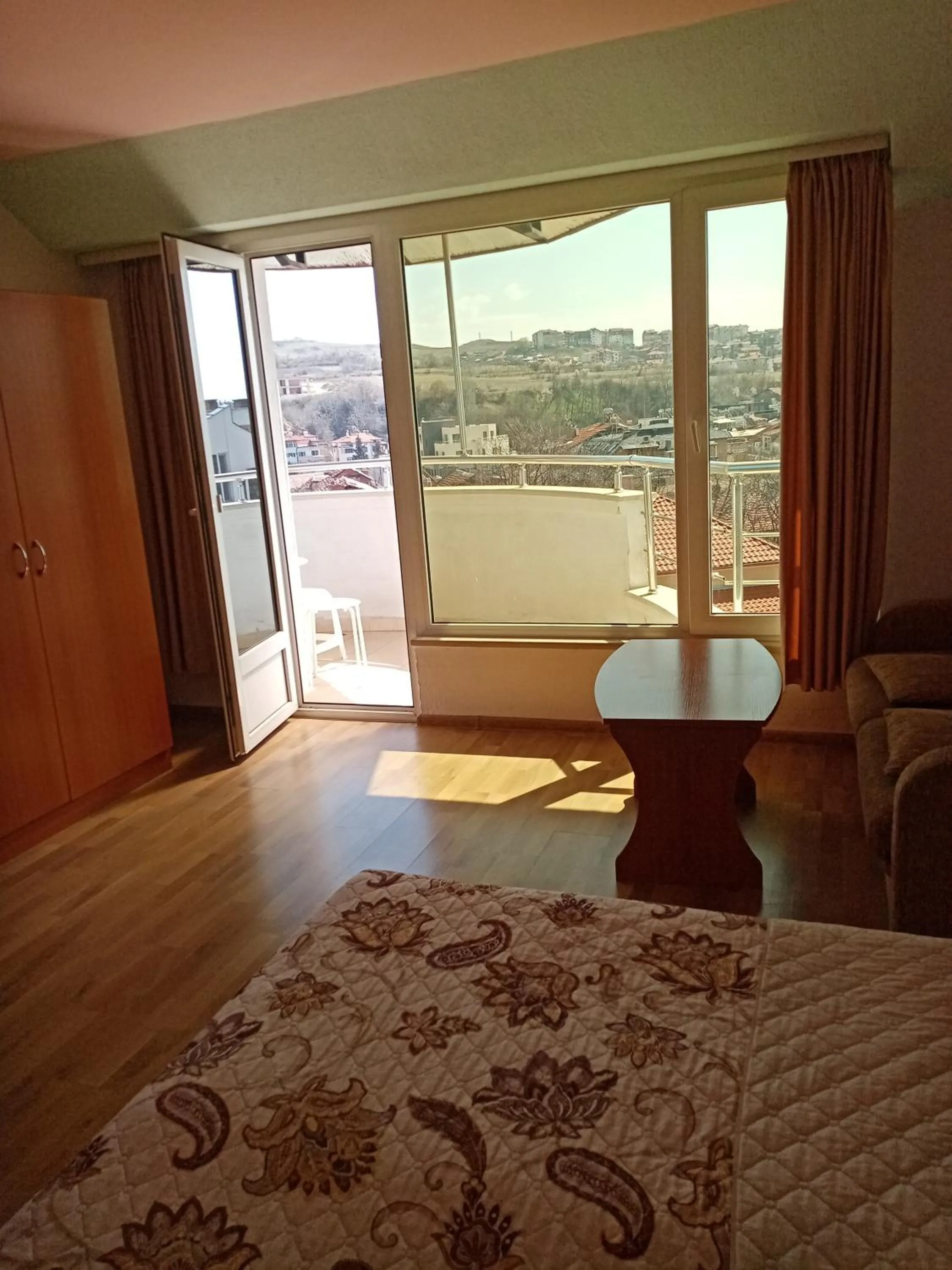 Bed in Apartments Center