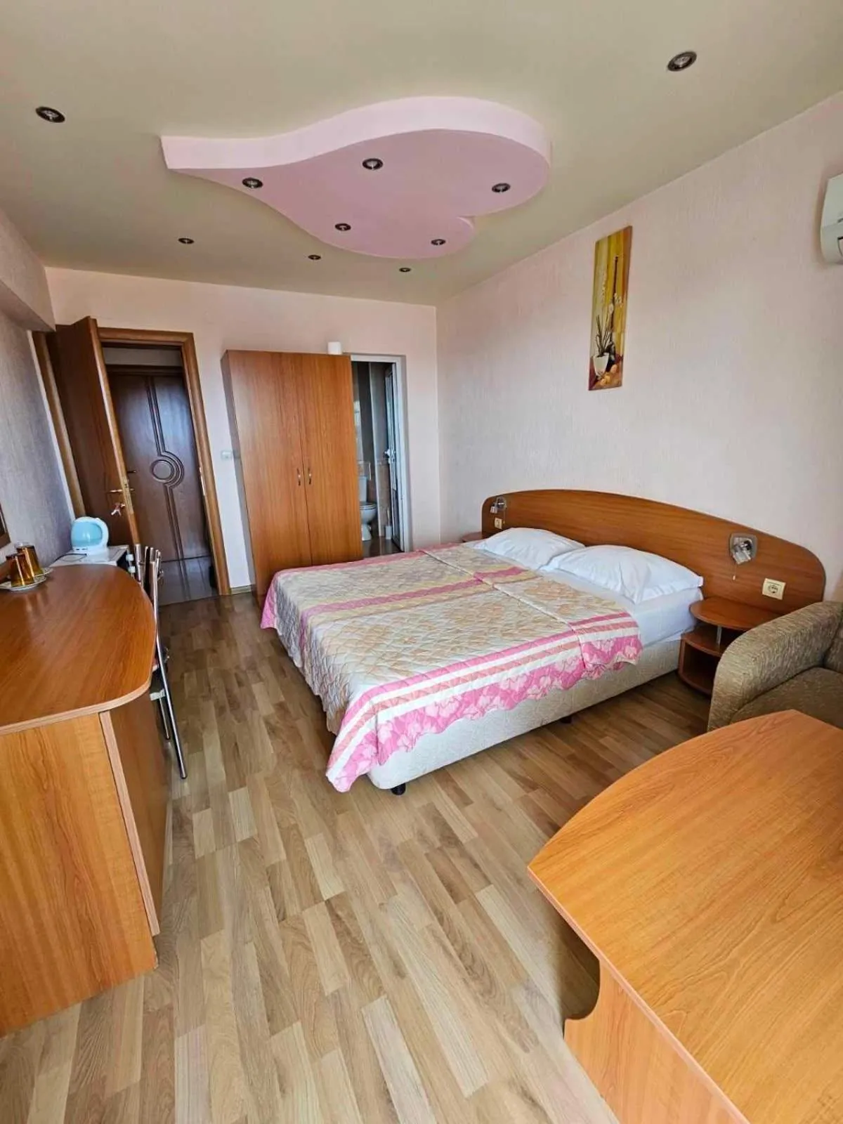 Bed in Apartments Center