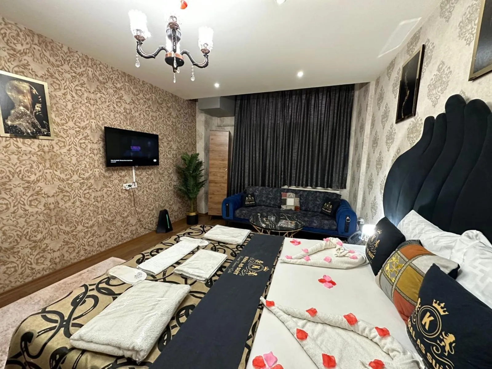 Photo of the whole room, Bed in Kral As Suite Hotel