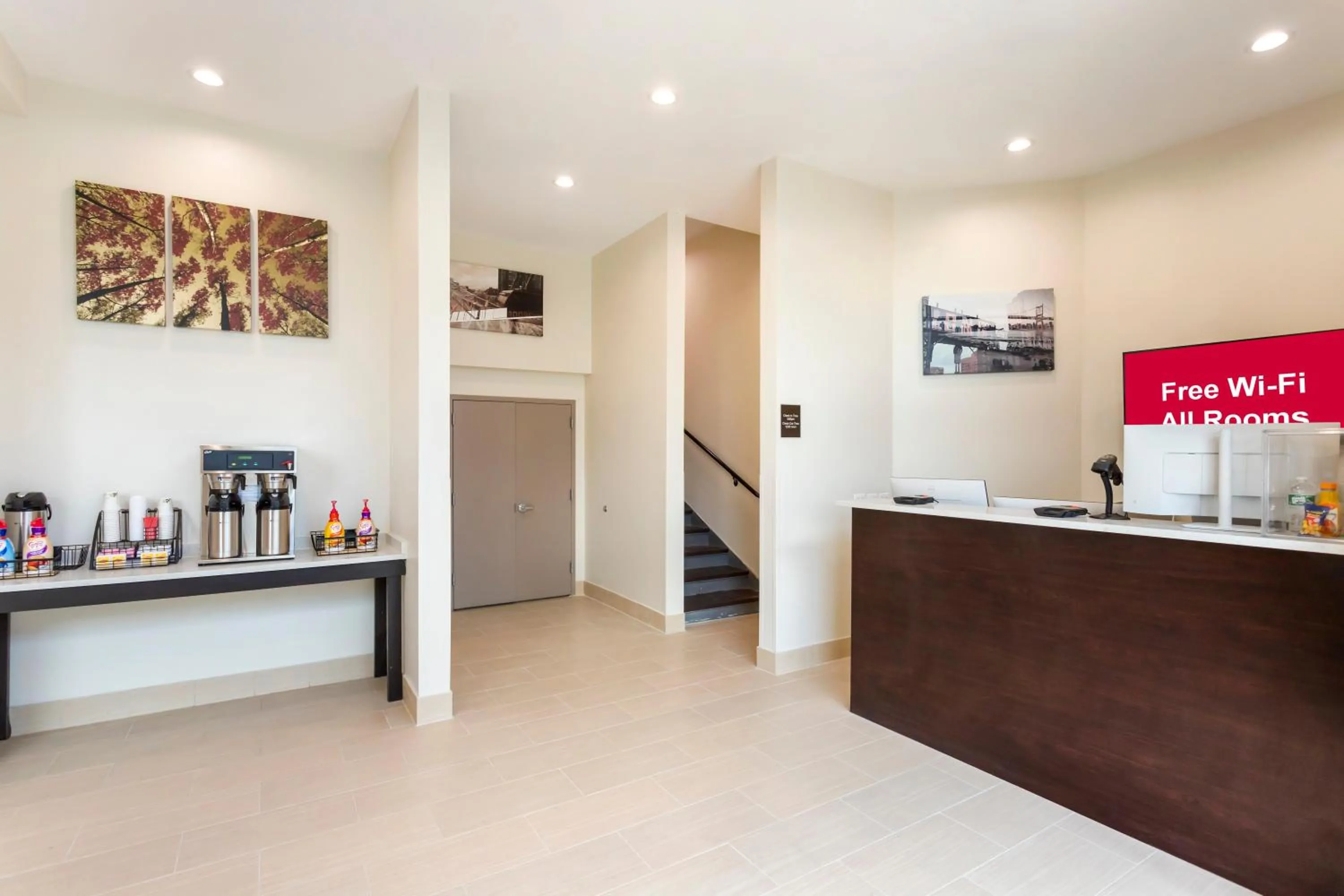 Coffee/tea facilities in Red Roof Inn PLUS Jamaica, NY - JFK Airport