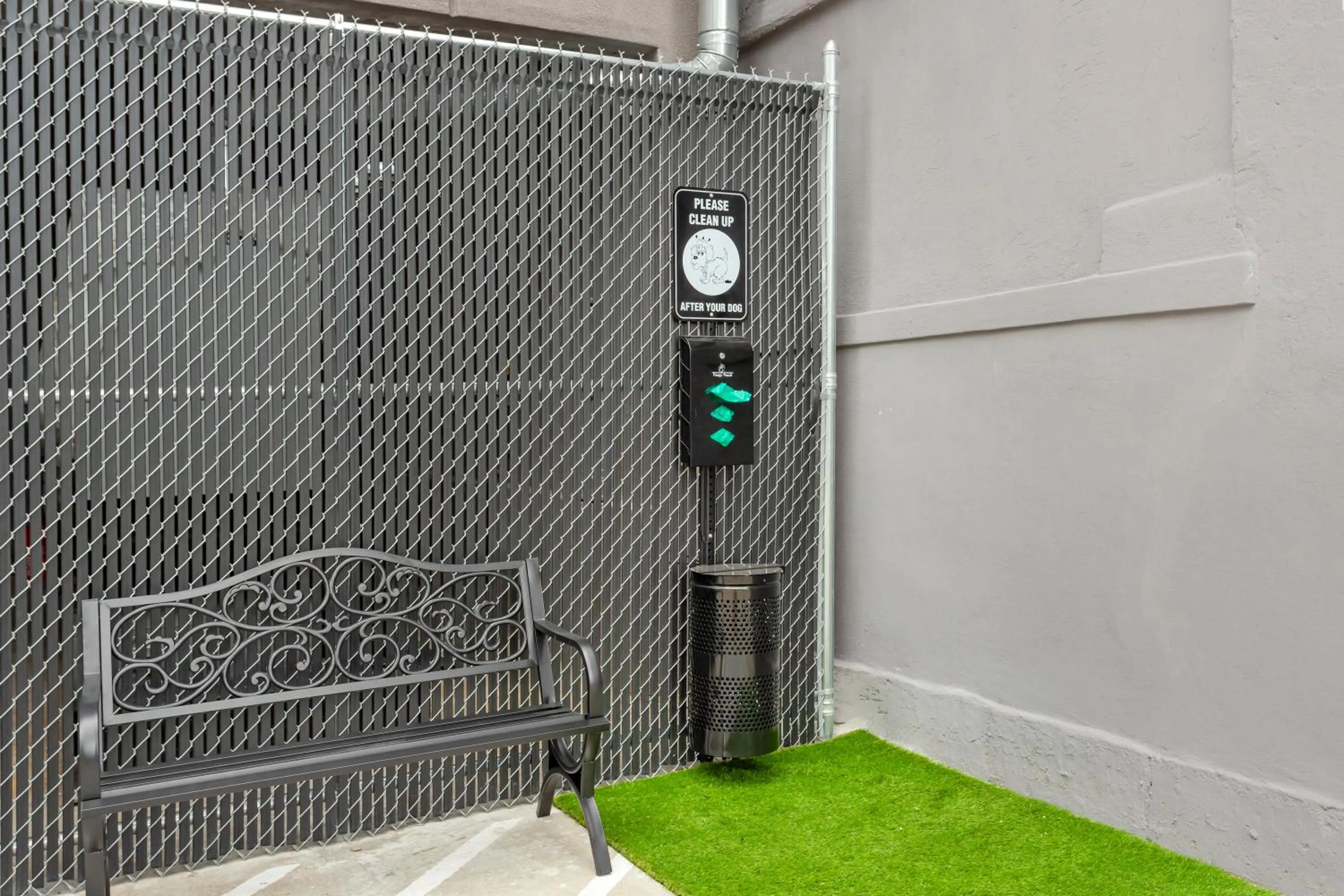 pet friendly in Red Roof Inn PLUS Jamaica, NY - JFK Airport