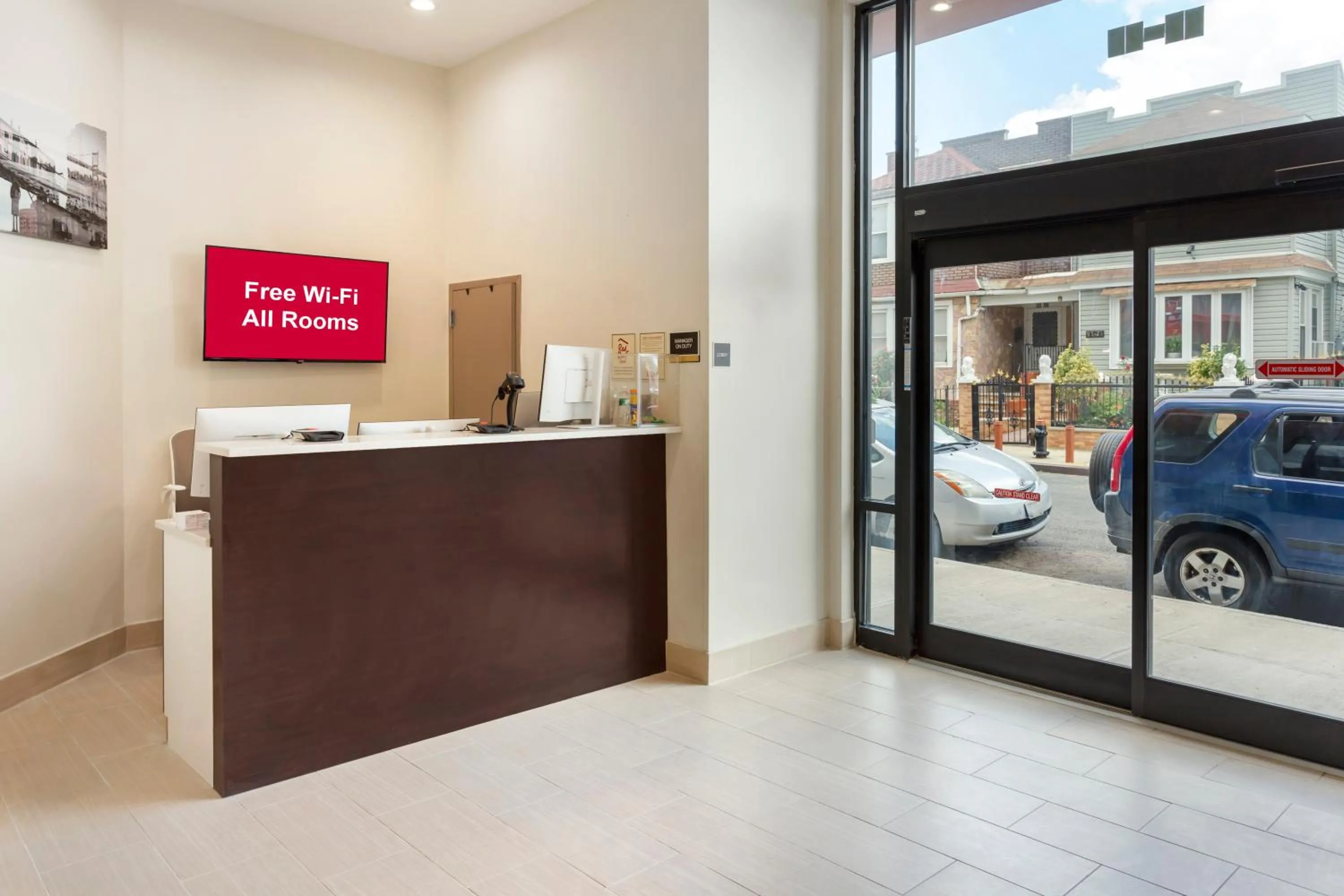 Lobby or reception in Red Roof Inn PLUS Jamaica, NY - JFK Airport