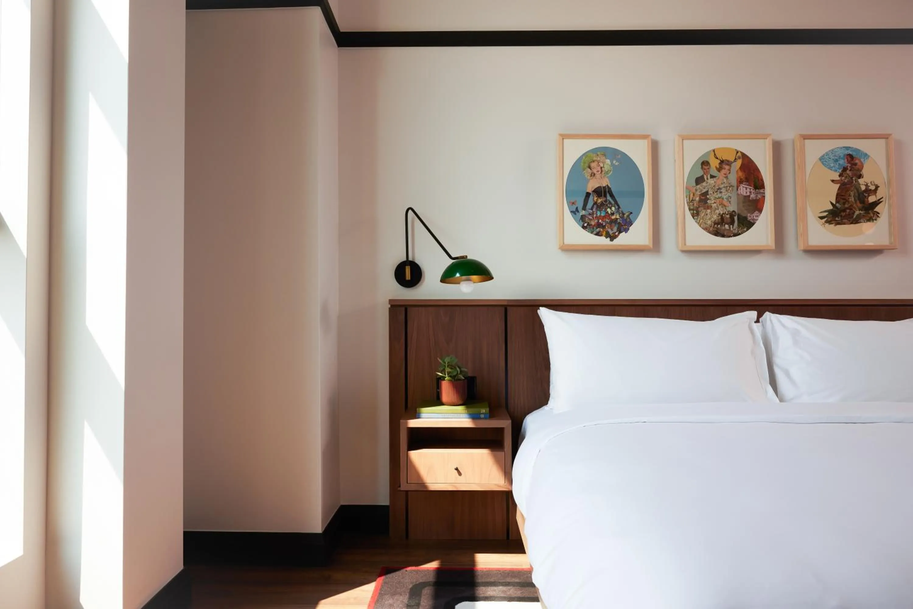 Deluxe King Studio in The Postmark Hotel