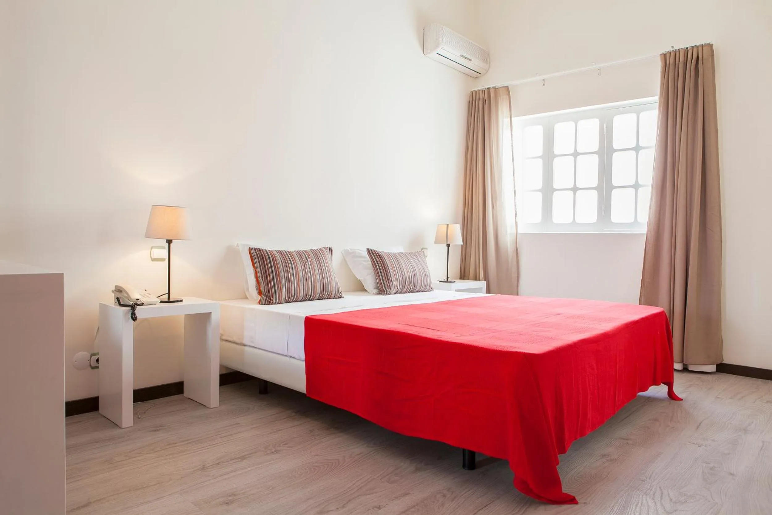 Photo of the whole room, Bed in Murdeira Village