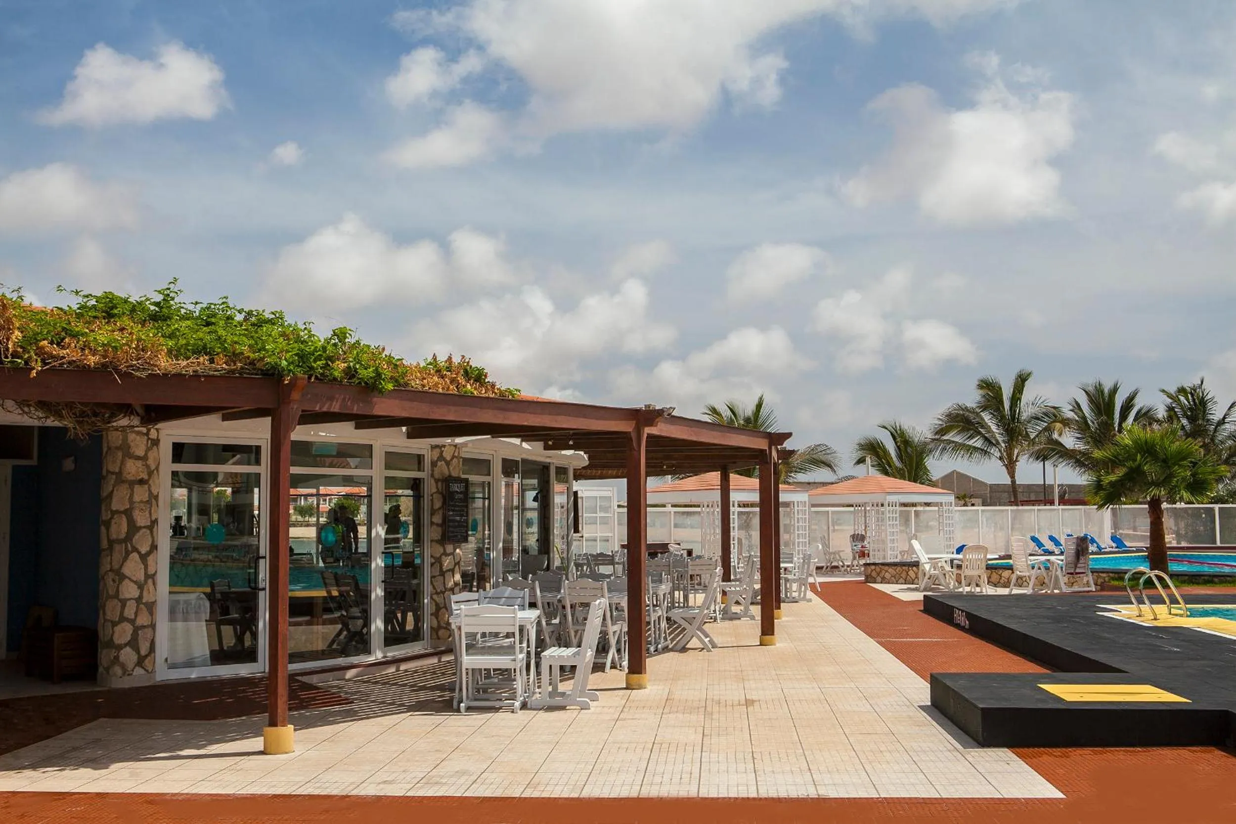 Lunch in Murdeira Village