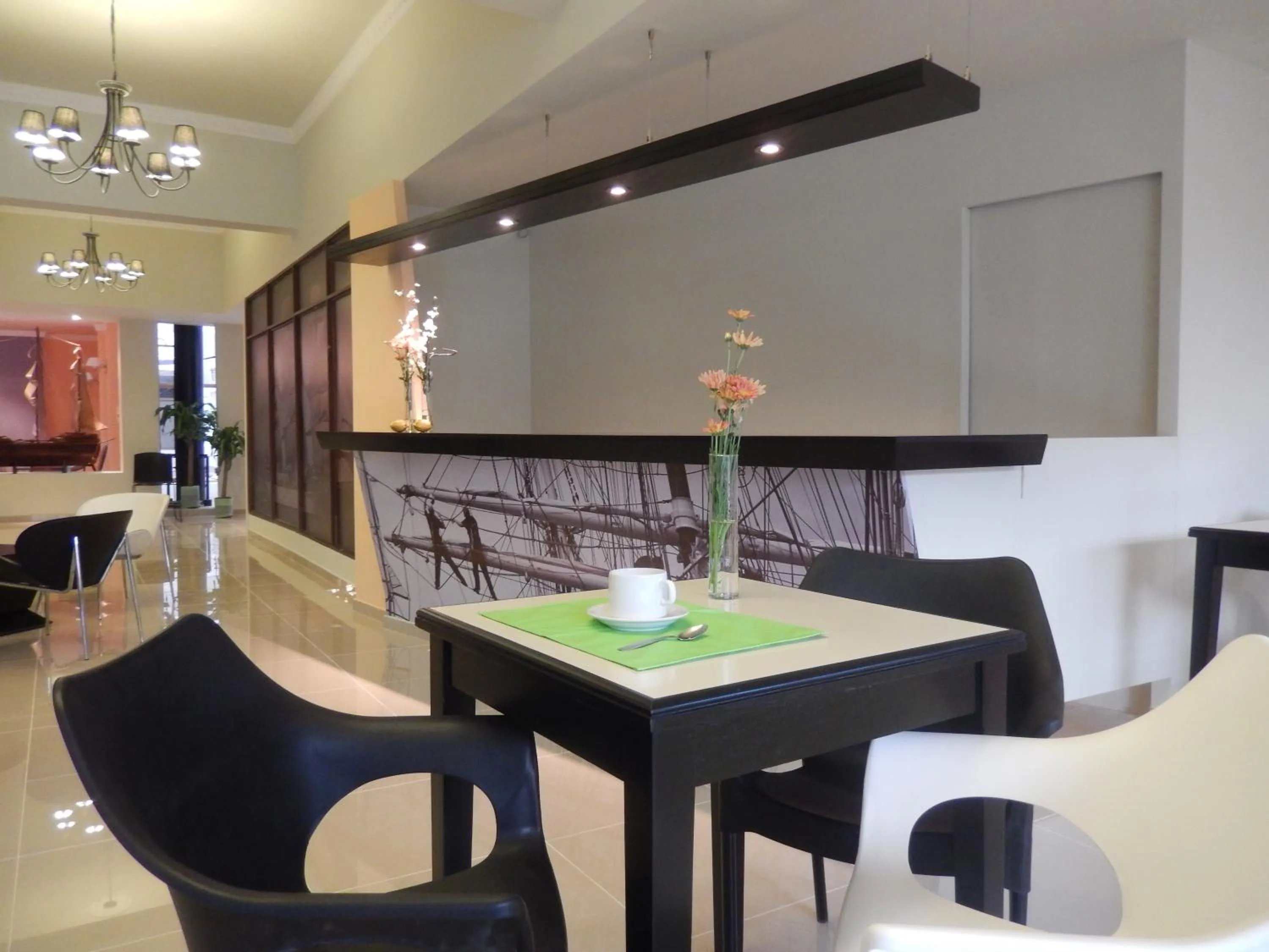 Restaurant/places to eat in Santiago Hotel