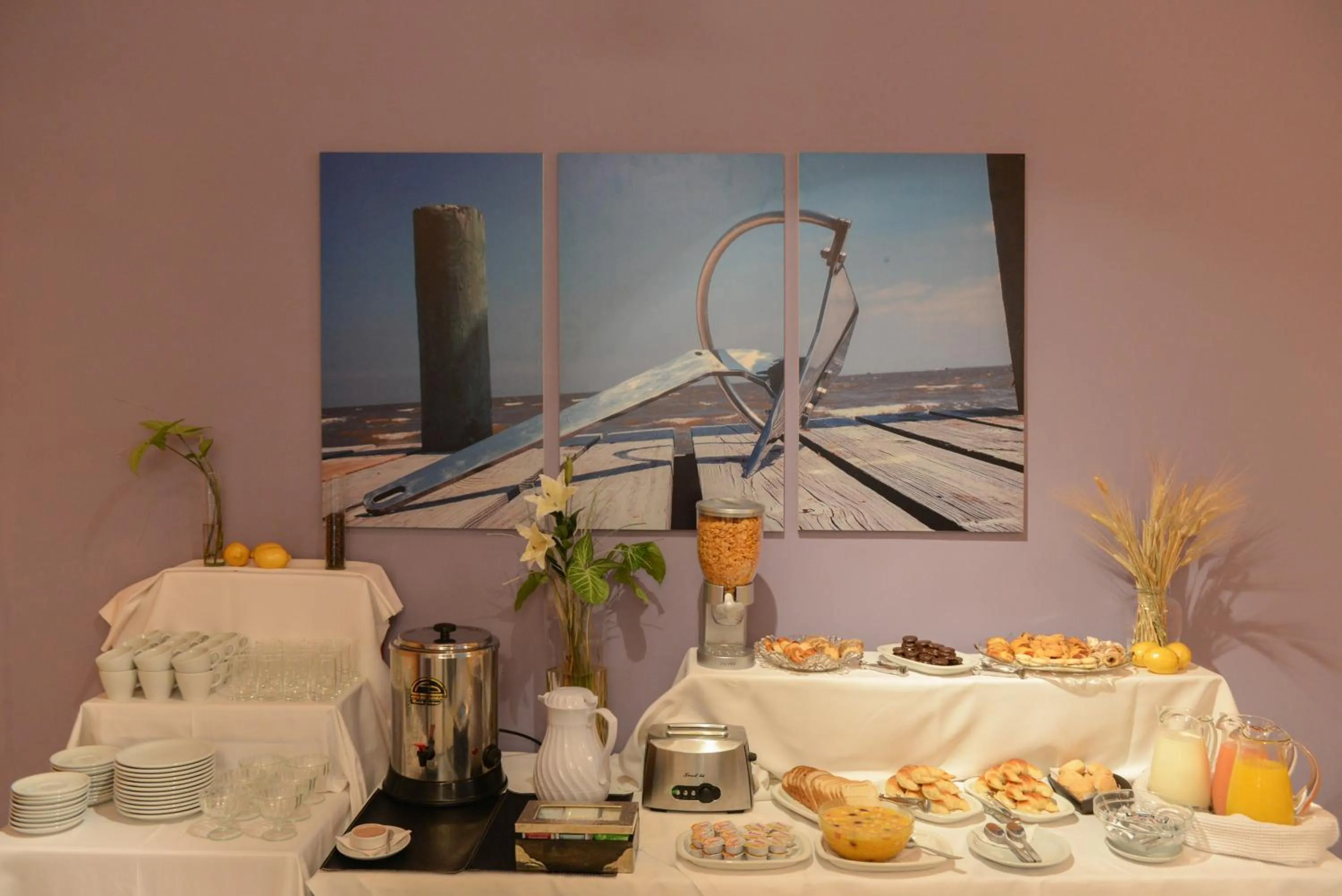 Restaurant/places to eat in Santiago Hotel