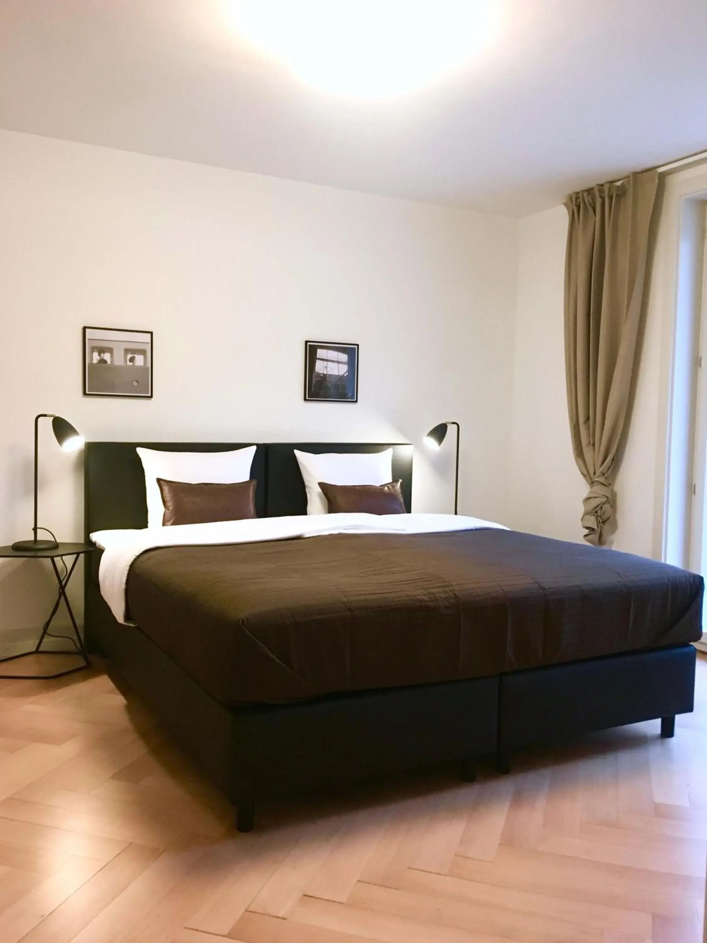 Basic Triple Room with Shared Bathroom in Viadukt Apartments Basic Triple Room with Shared Bathroom in Viadukt Apartments