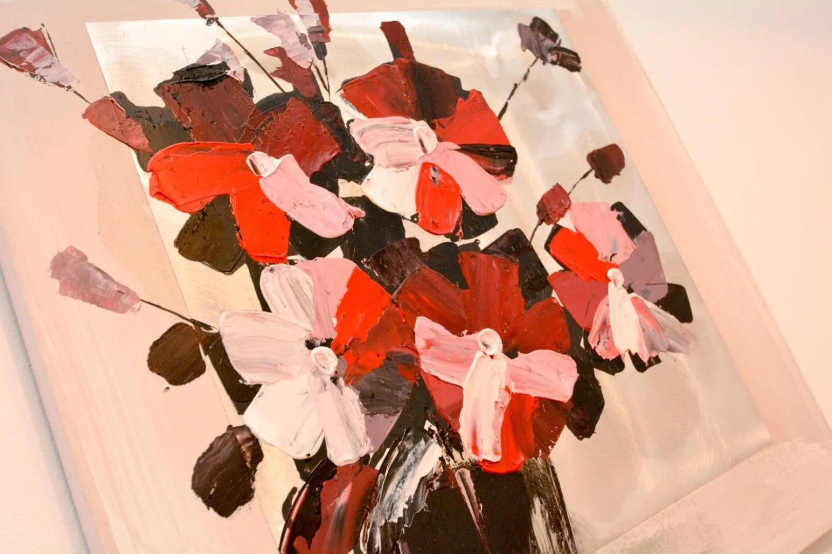 Decorative detail in Marinero Apartments