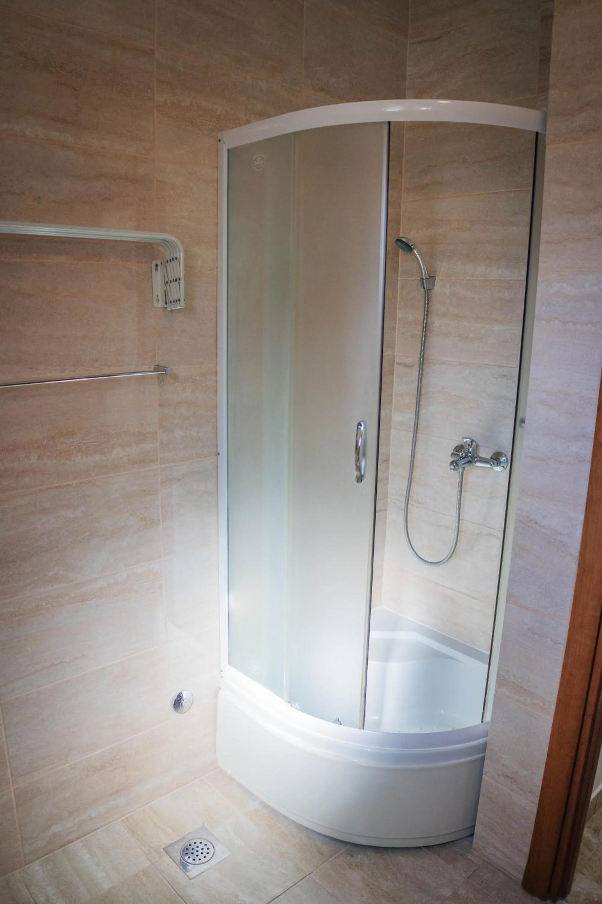 Shower in Marinero Apartments