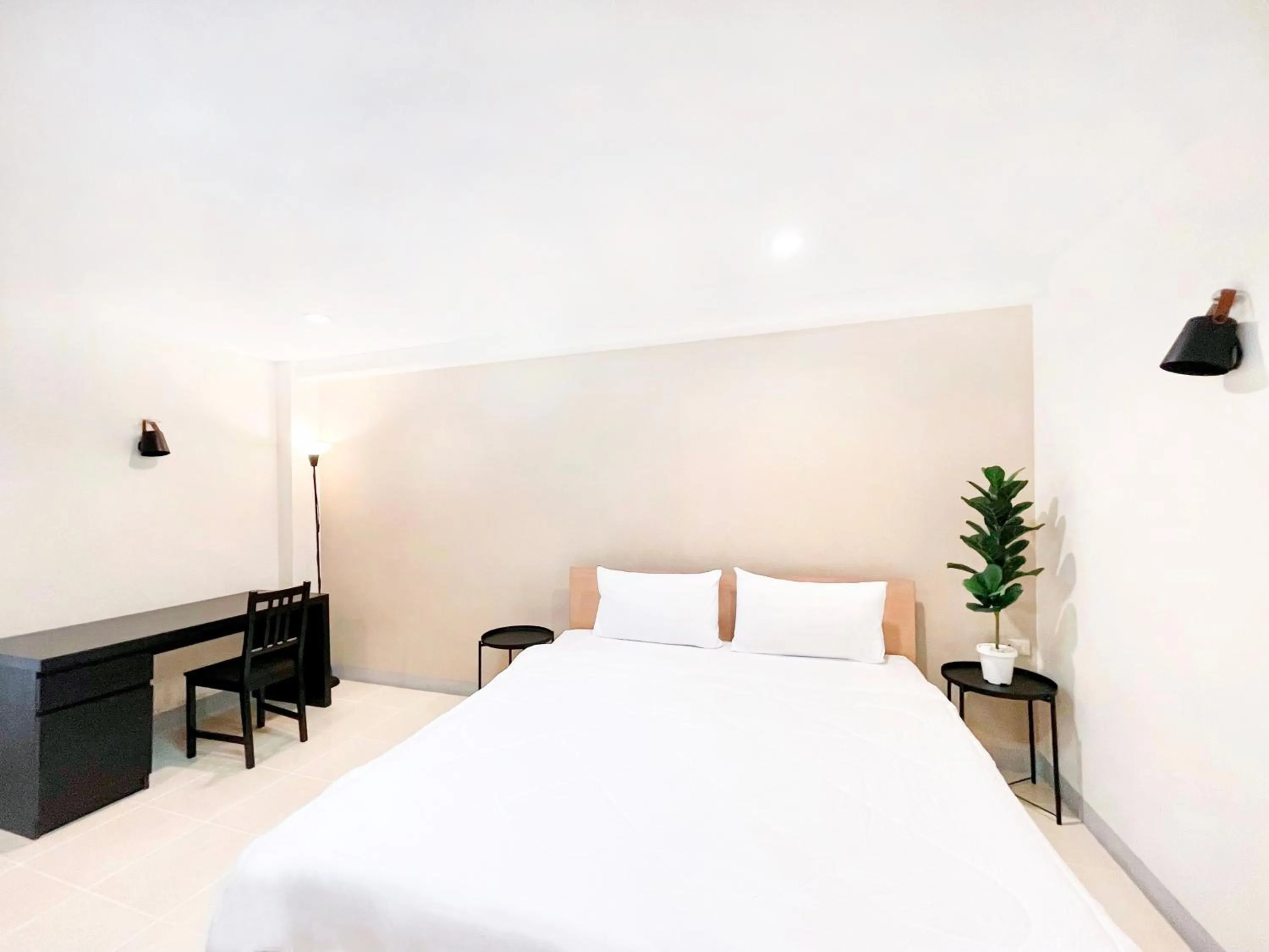 Property building, Bed in Grand Residence