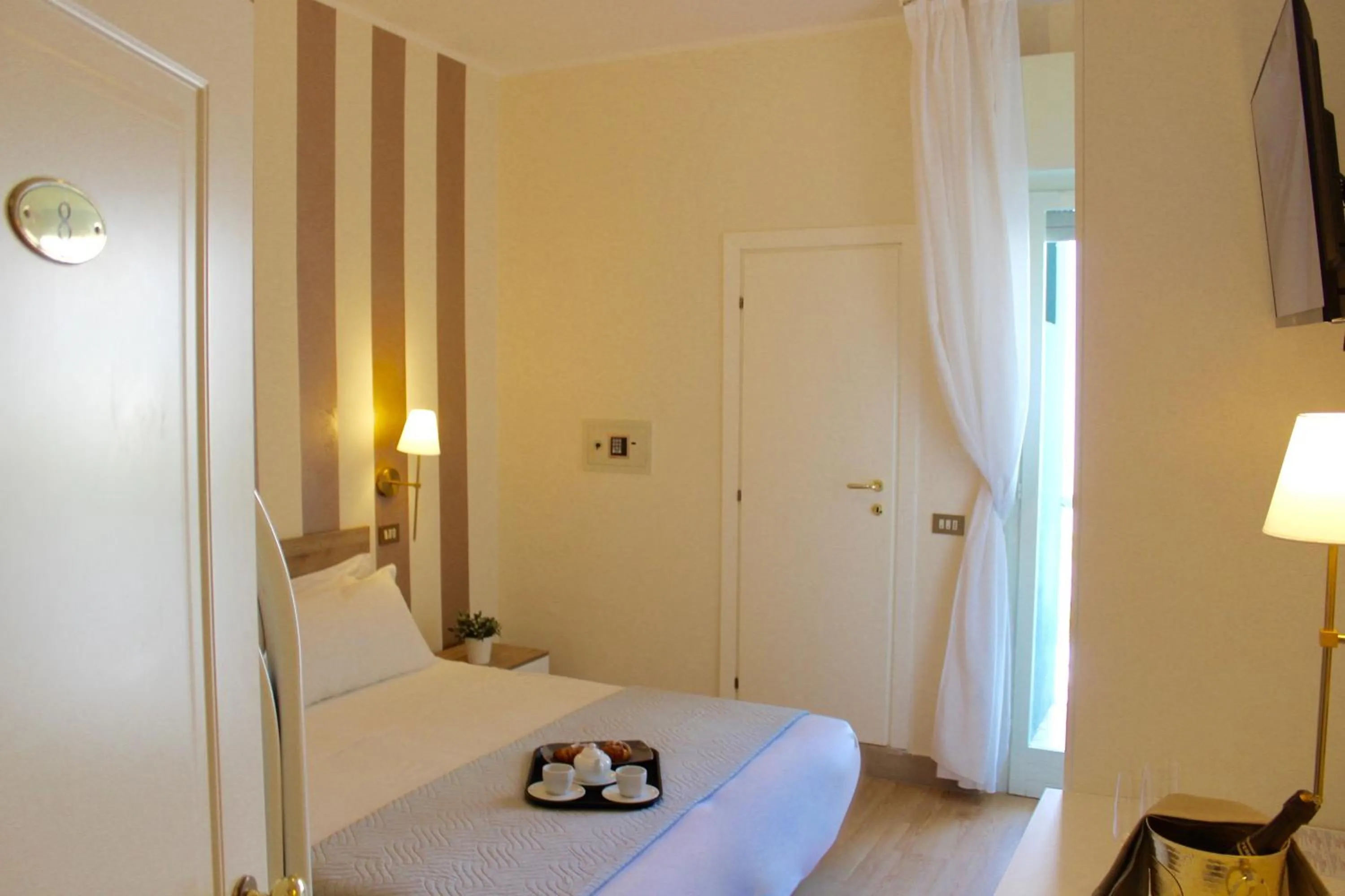 Bedroom in King Hotel