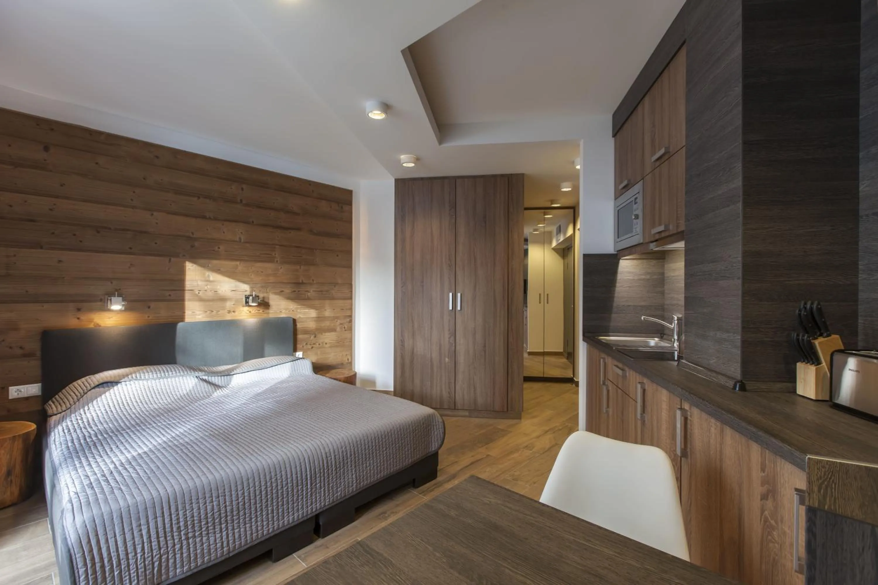 Photo of the whole room, Bed in Apparthotel SILBERSEE