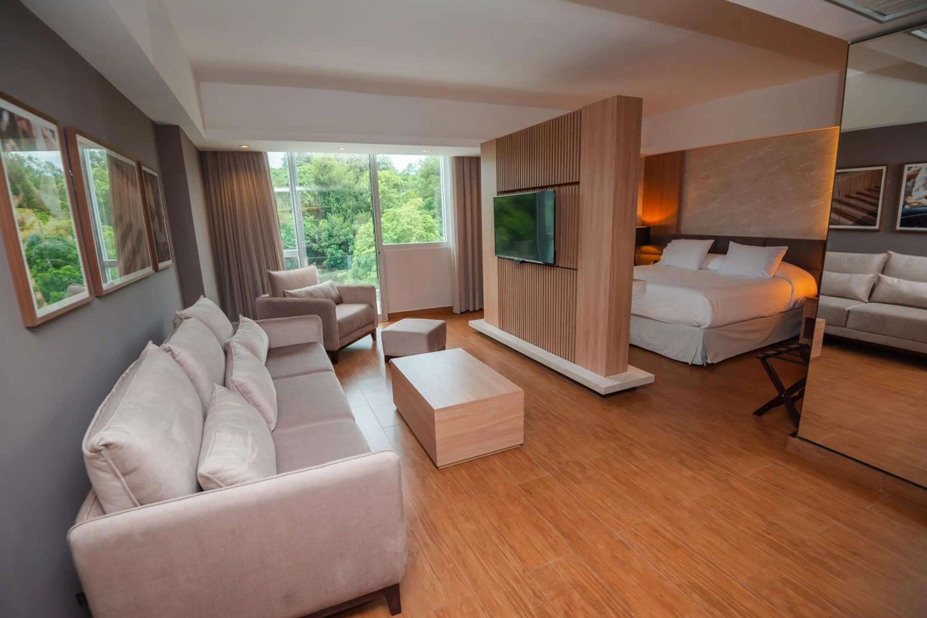 Bed in Savoy Hotel Encarnación