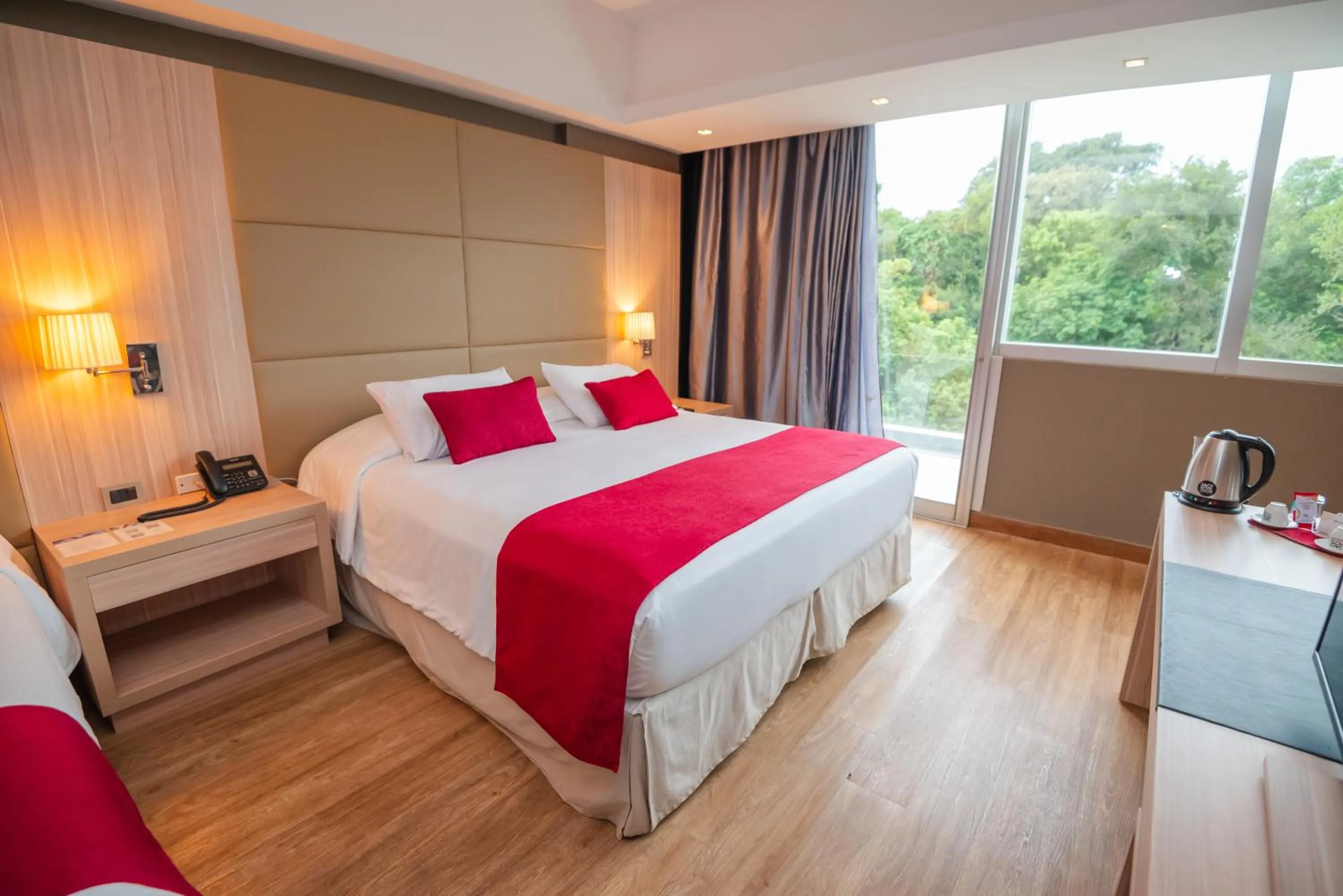 Bed in Savoy Hotel Encarnación