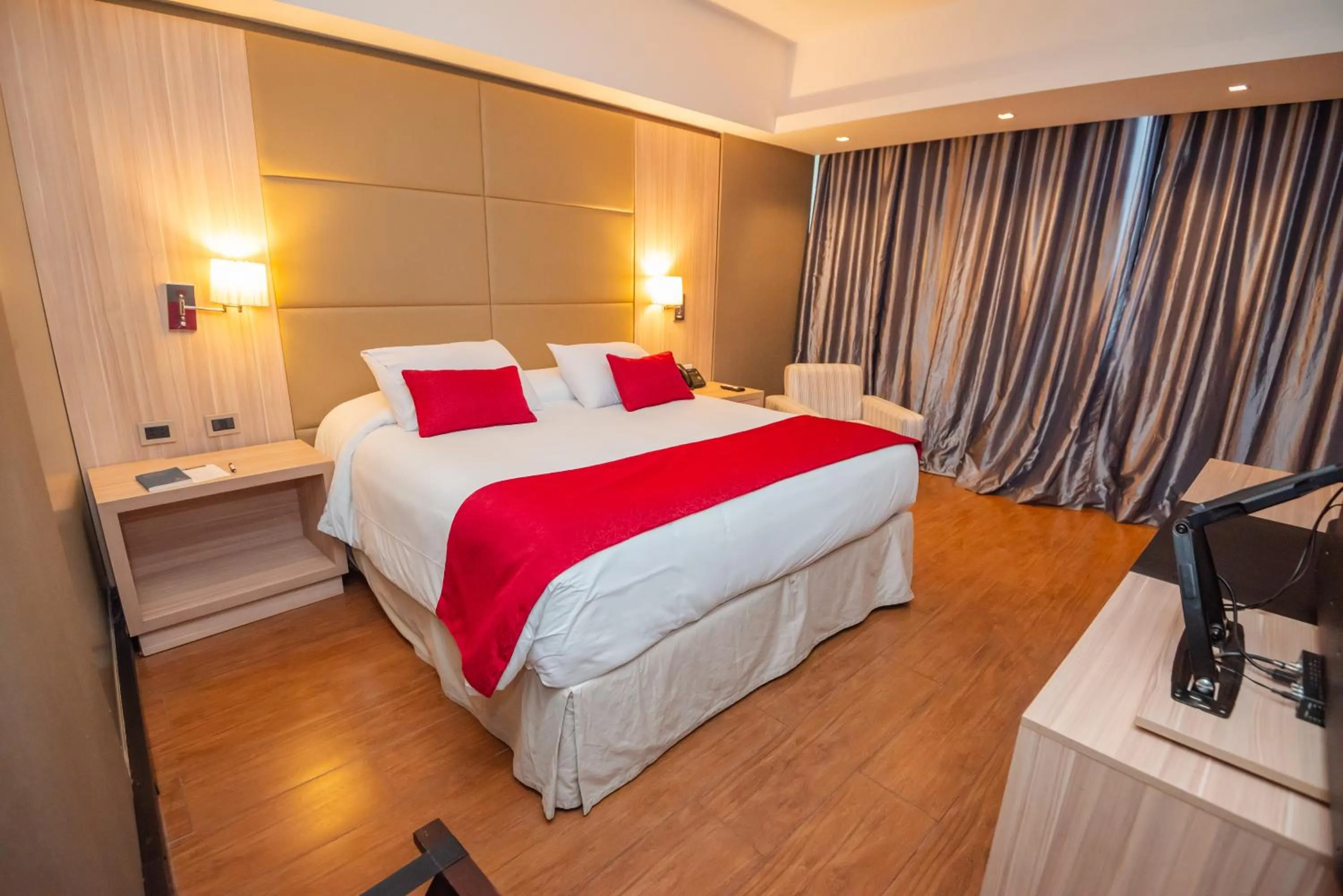 Bed in Savoy Hotel Encarnación