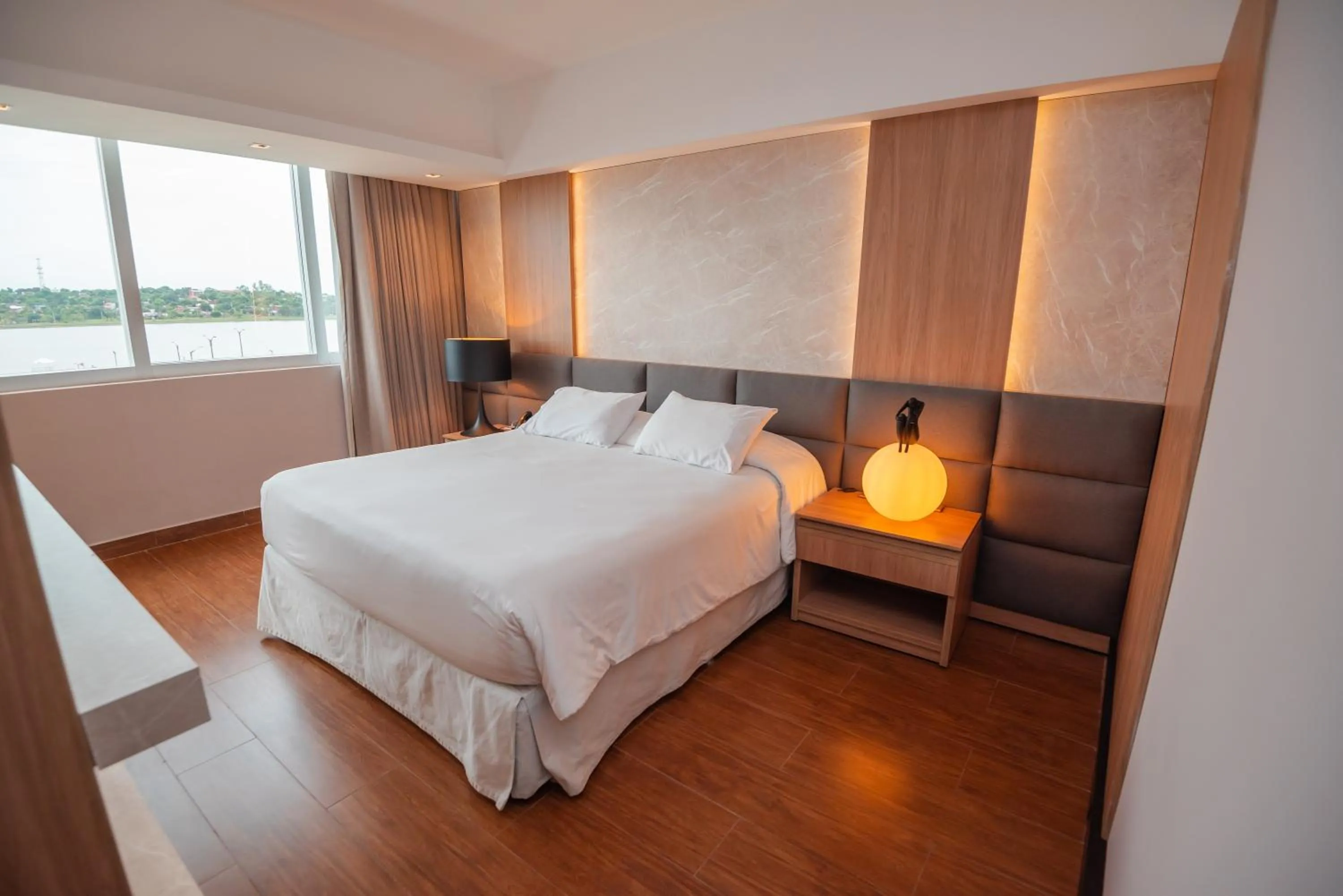 Bed in Savoy Hotel Encarnación