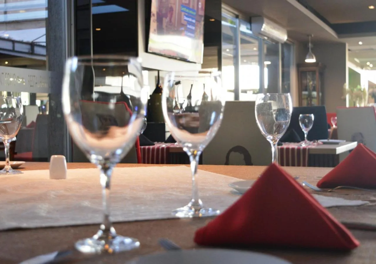 Restaurant/places to eat in Savoy Hotel Encarnación