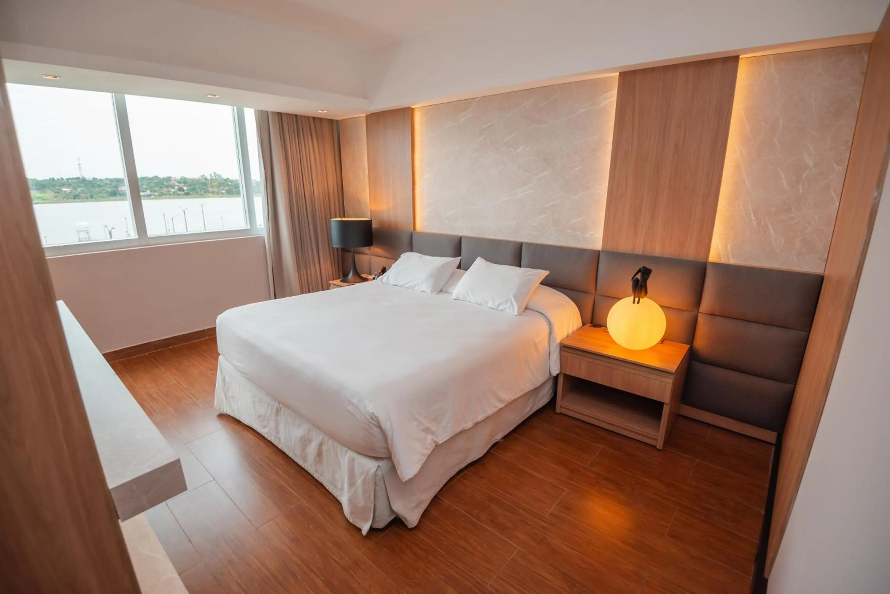 Bed in Savoy Hotel Encarnación