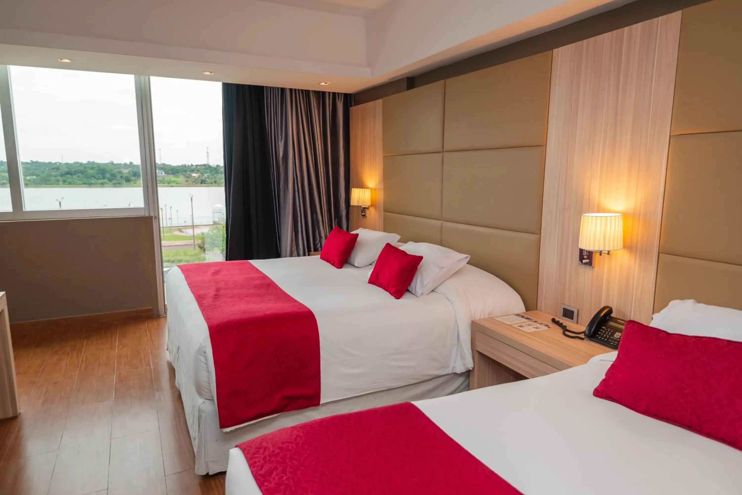 Bed in Savoy Hotel Encarnación