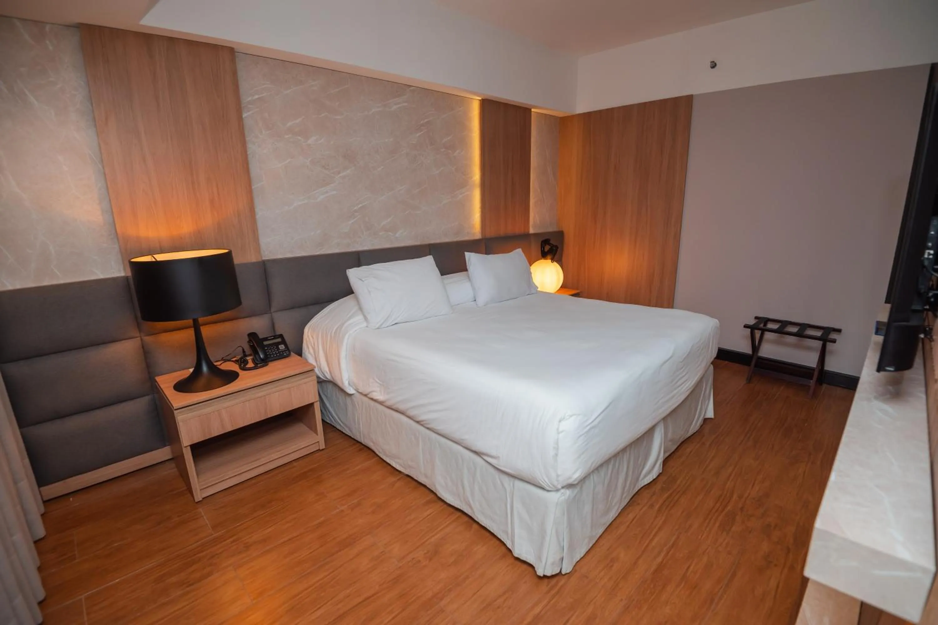 Bed in Savoy Hotel Encarnación