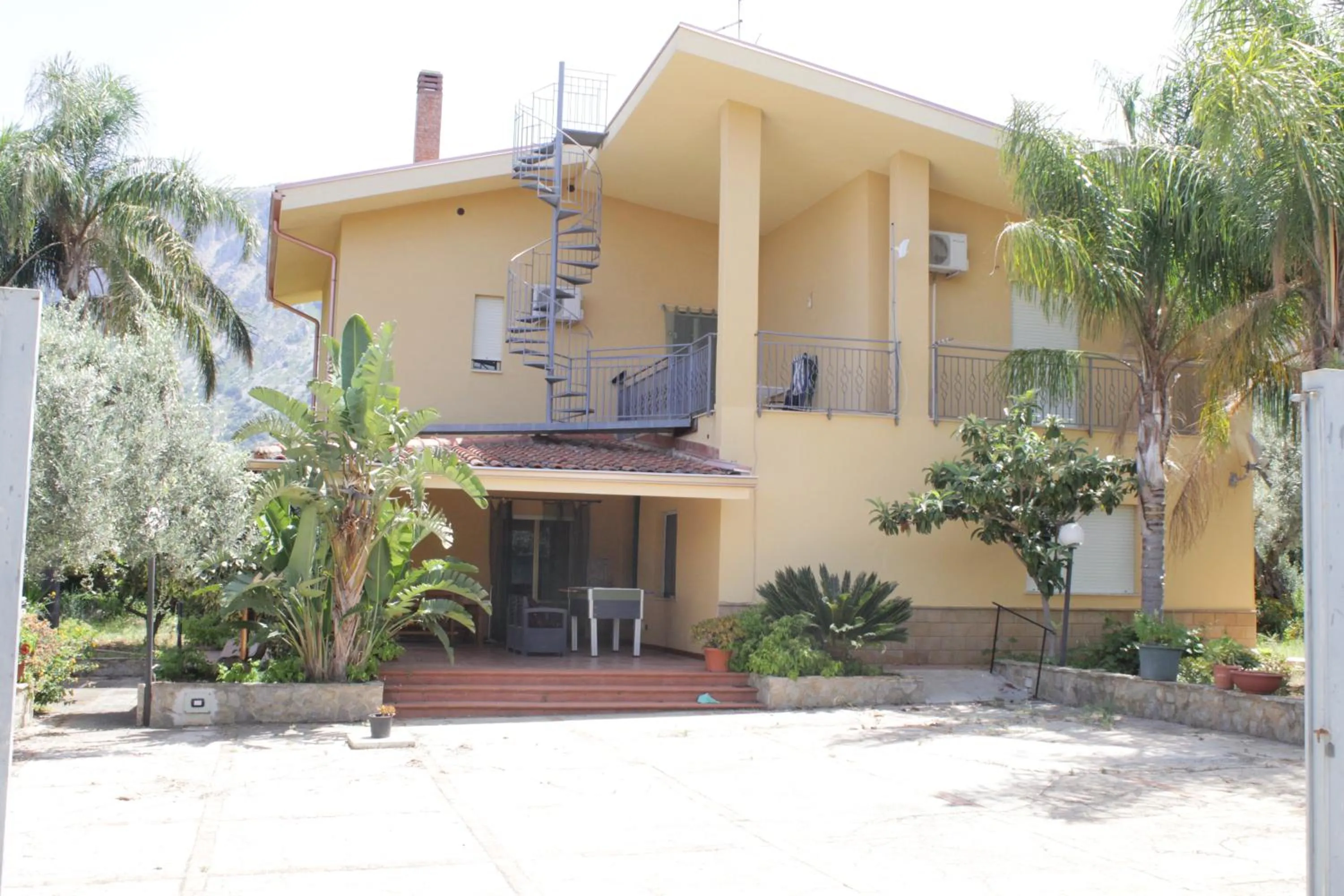 Four-Bedroom House in Villa Giù, indipendent villa near airport and sea