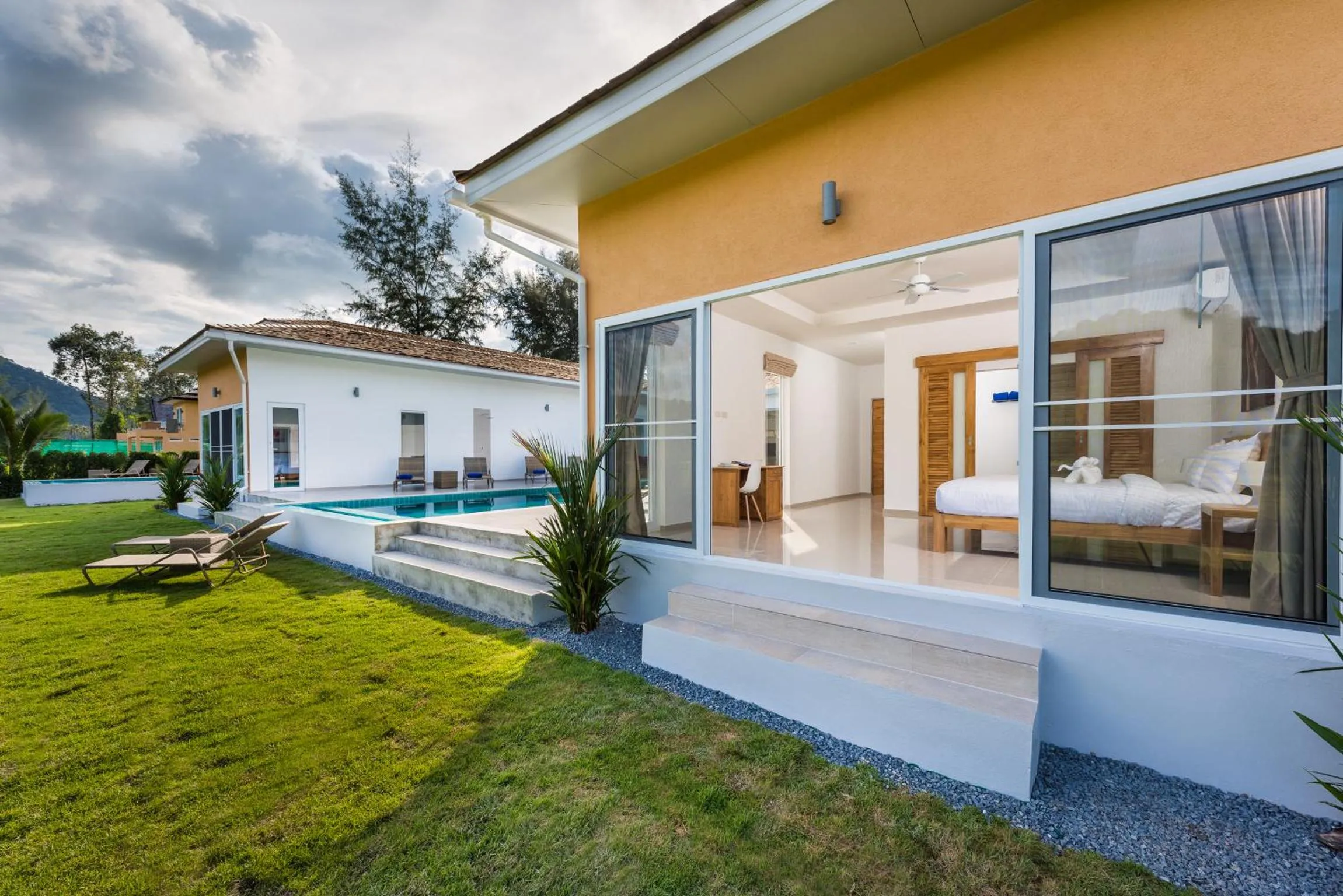 Garden in Sunset Emily Villas & Rooms