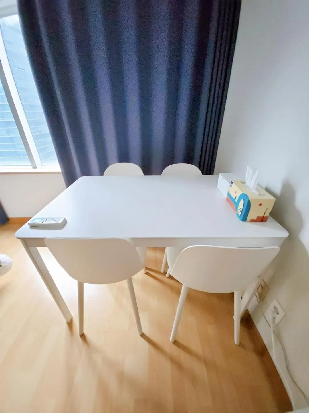 Dining area in Hongdae Cleanhouse