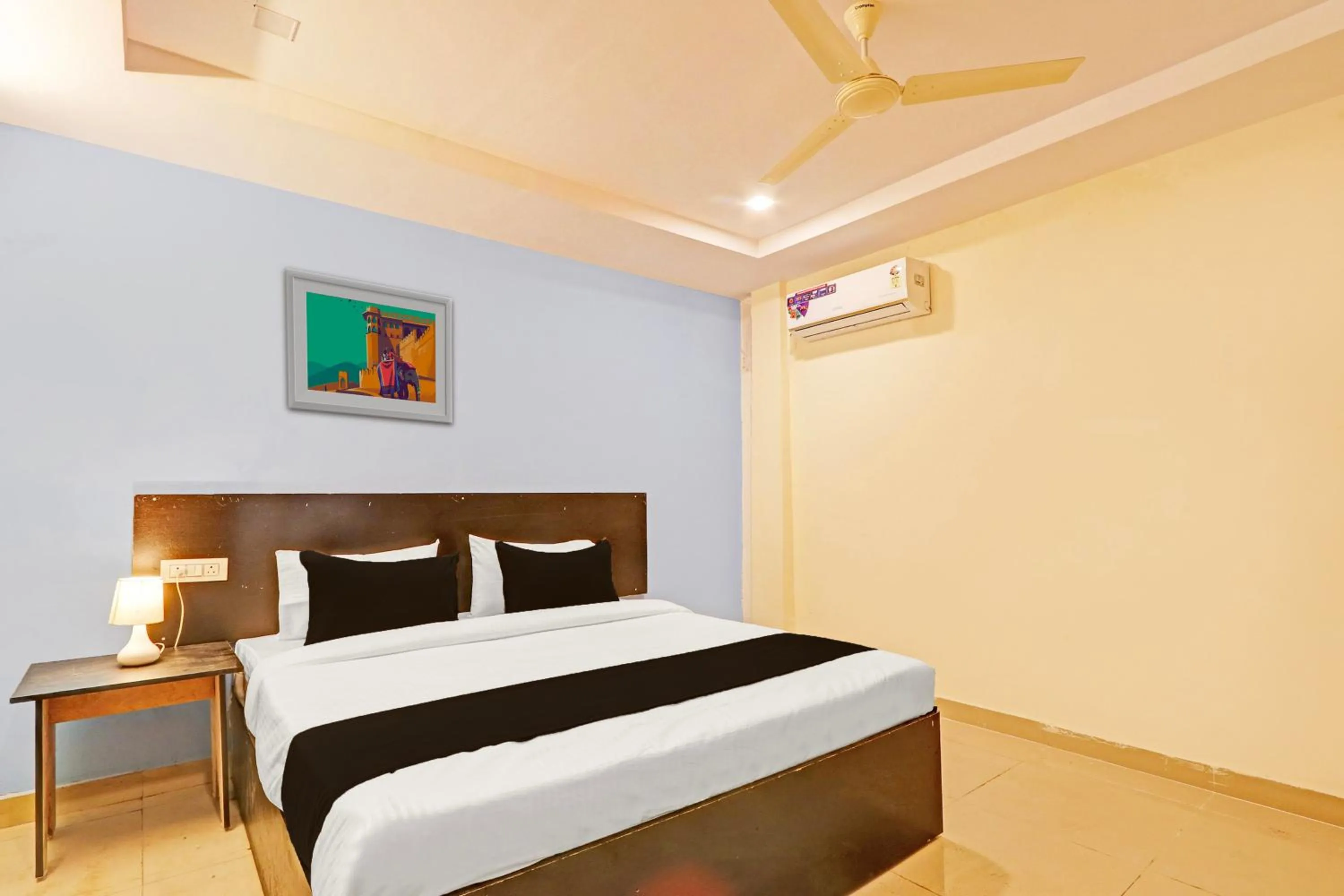 Bedroom, Bed in Super Hotel O M&N Grand