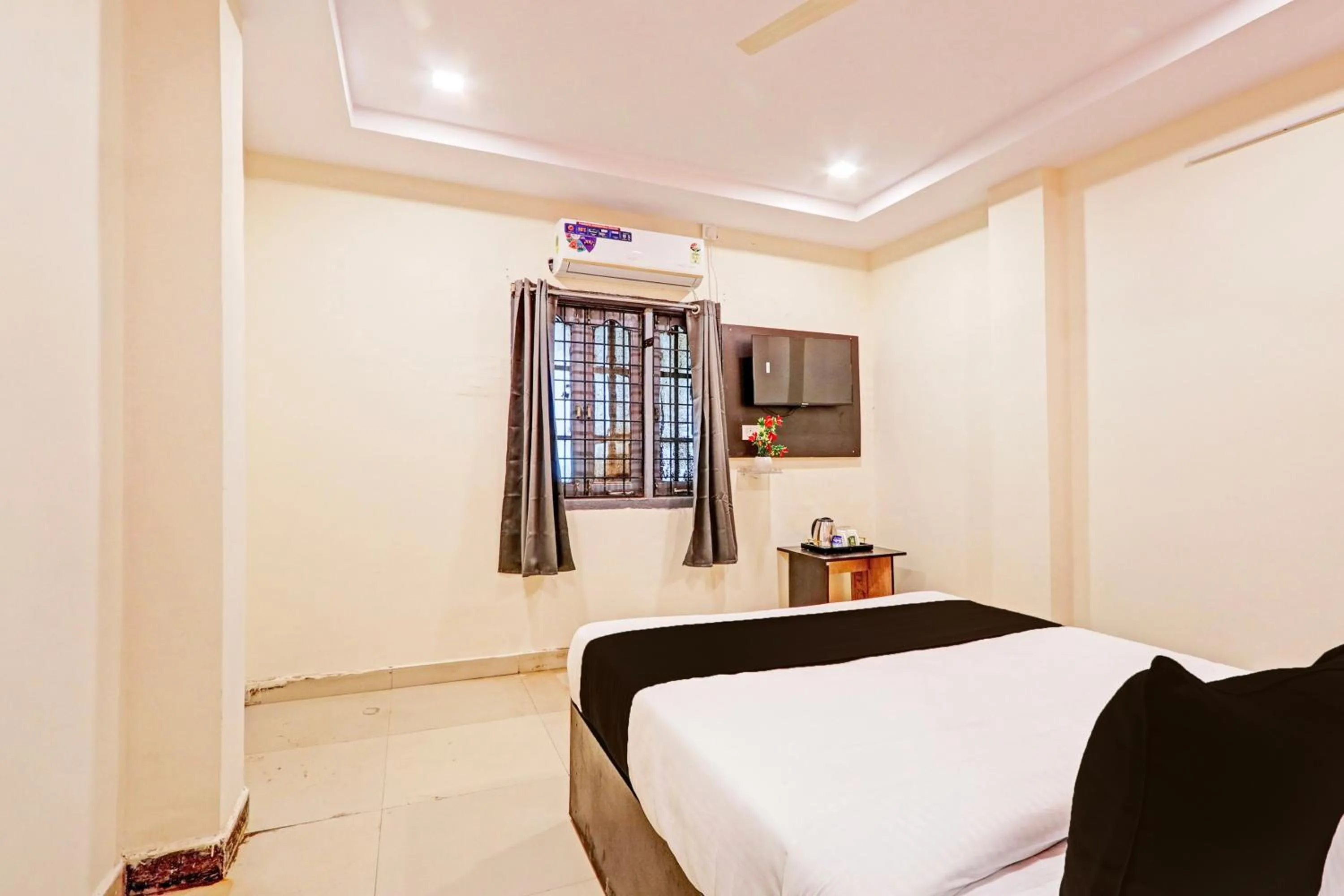 Bedroom, Bed in Super Hotel O M&N Grand