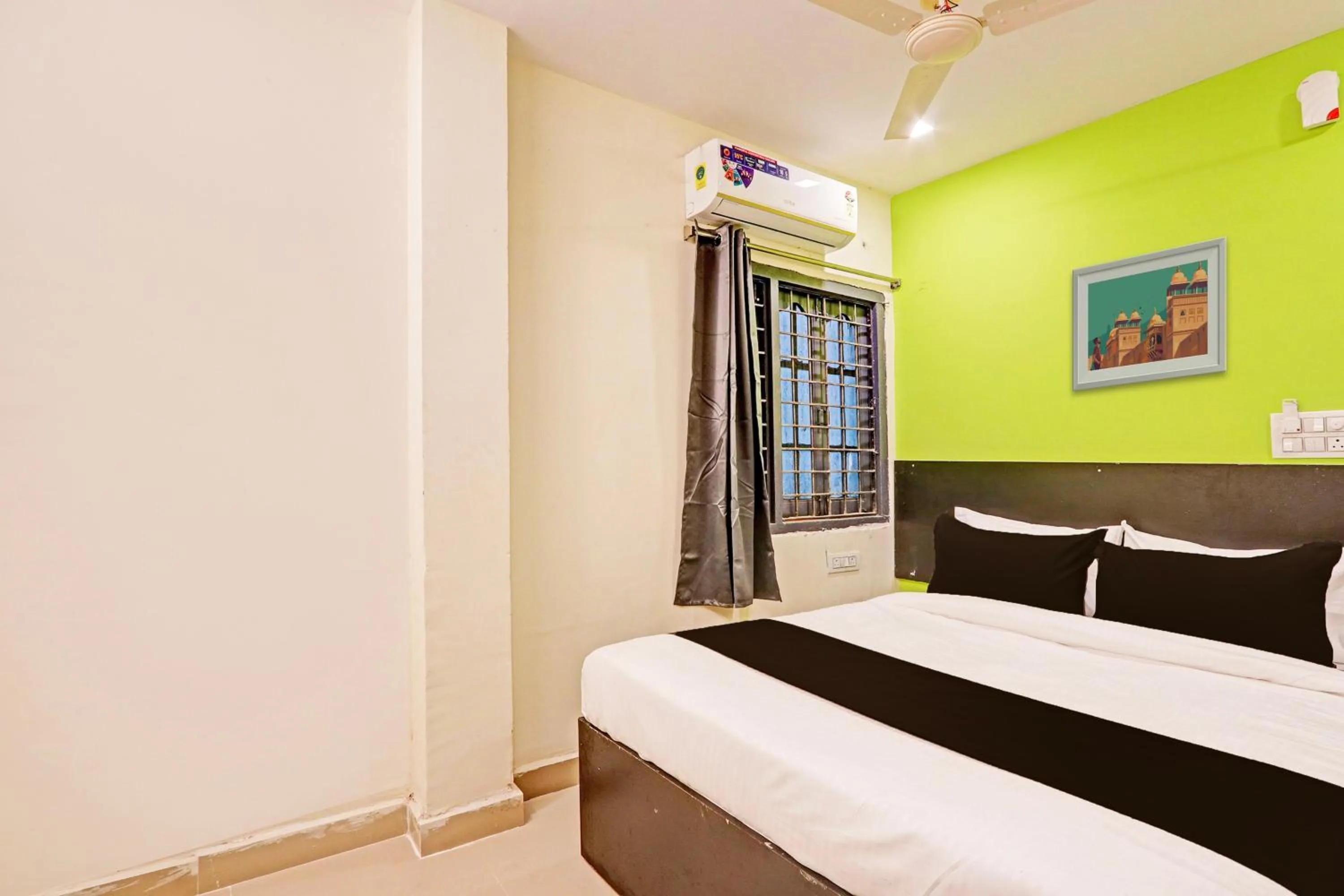 Bedroom, Bed in Super Hotel O M&N Grand