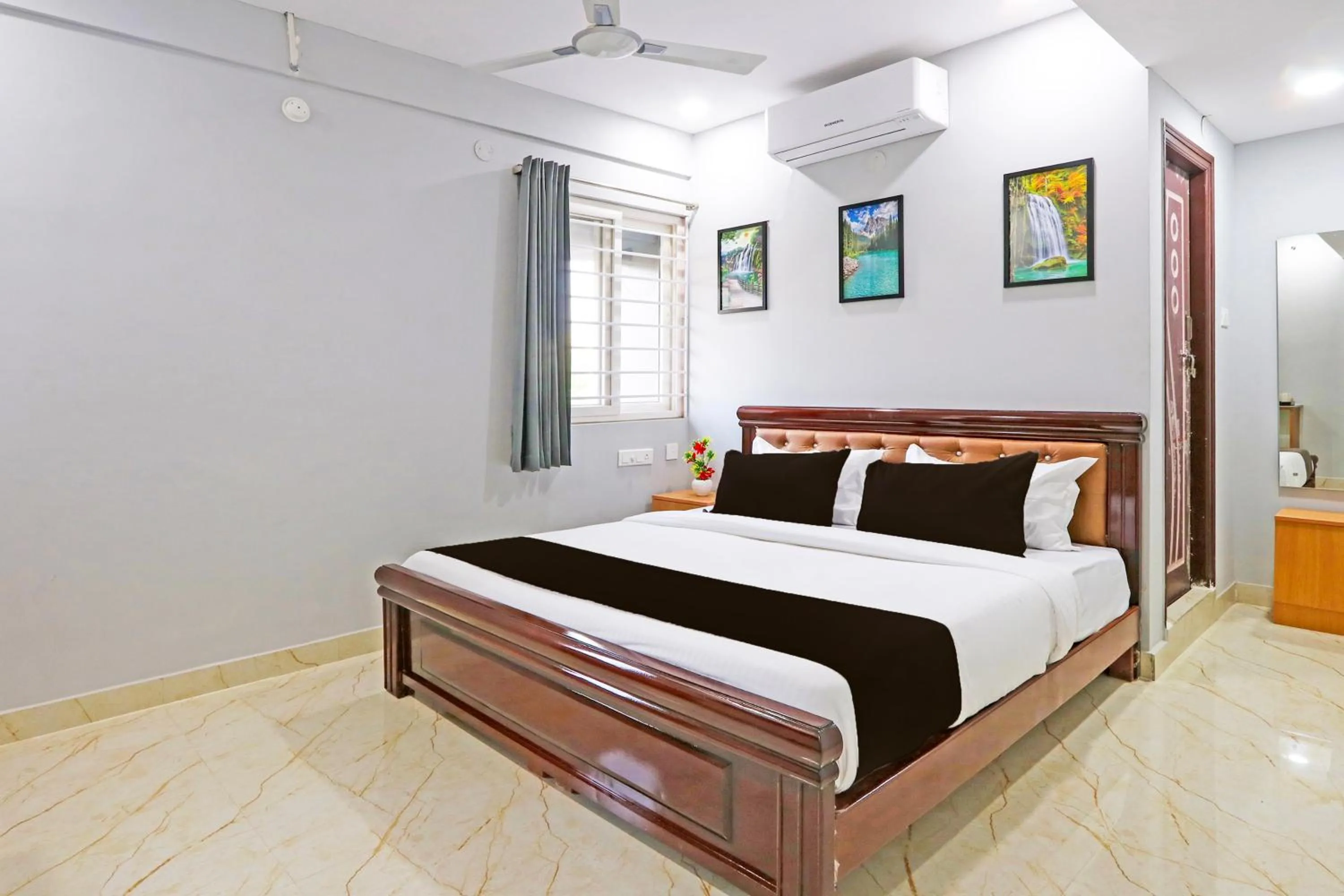 Bedroom, Bed in Super Townhouse QUALIA ELITE S R NAGAR