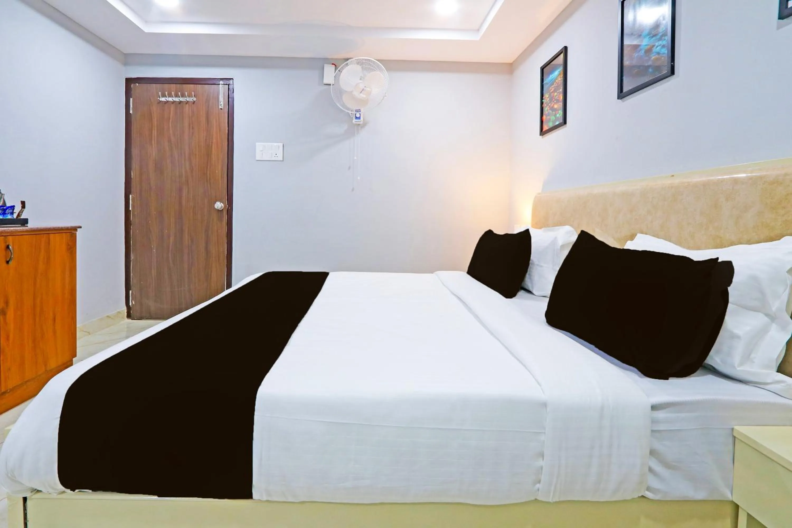 Bedroom, Bed in Super Townhouse QUALIA ELITE S R NAGAR