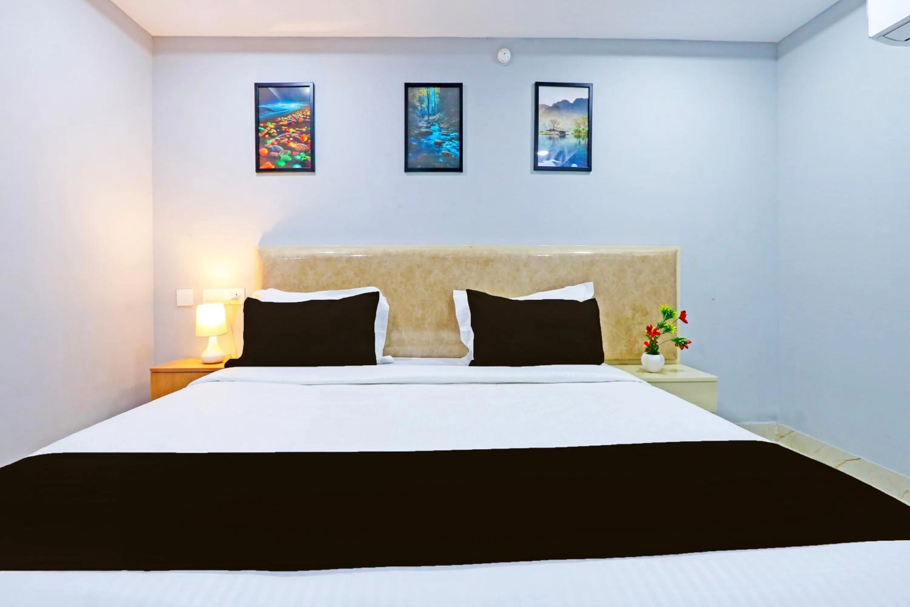 Bedroom, Bed in Super Townhouse QUALIA ELITE S R NAGAR