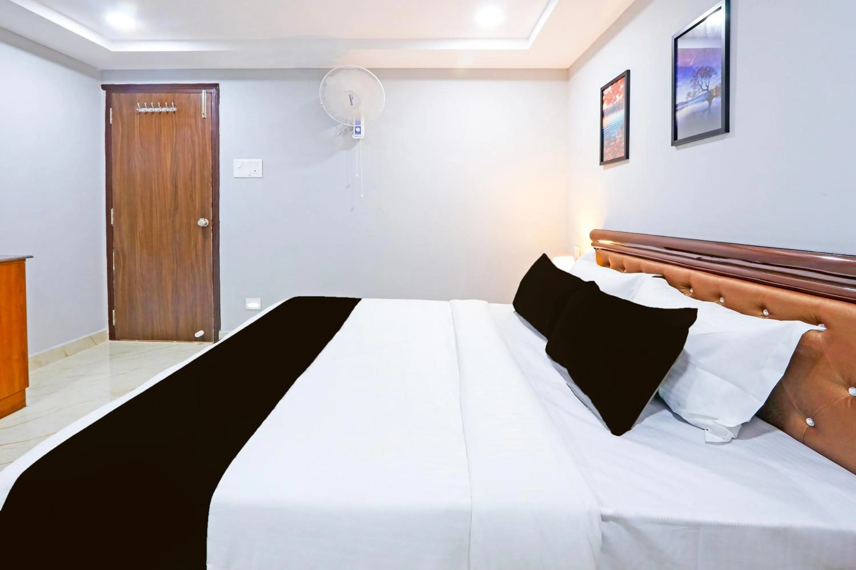 Bedroom, Bed in Super Townhouse QUALIA ELITE S R NAGAR