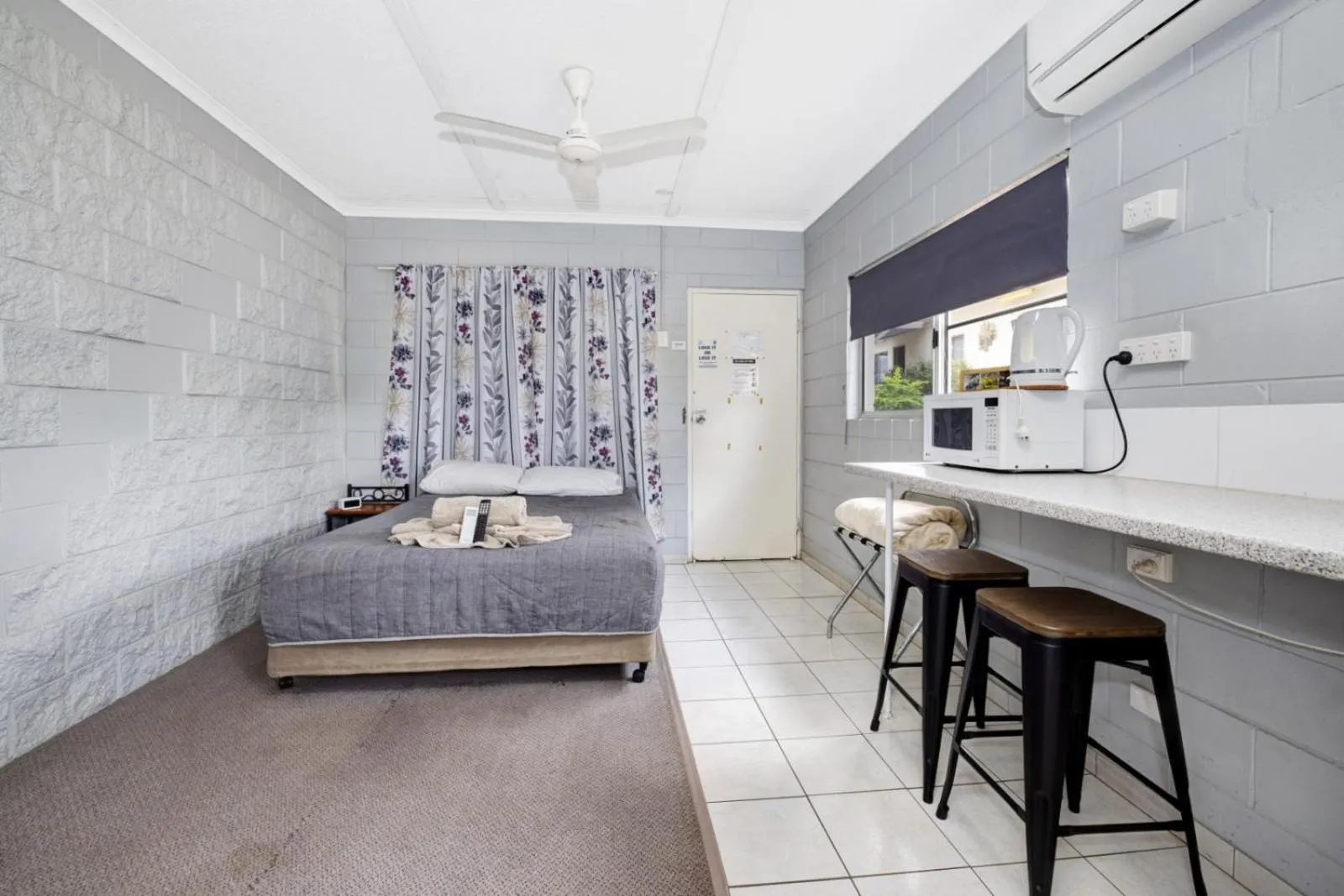 Bed in Hillview Motel Charters Towers QLD