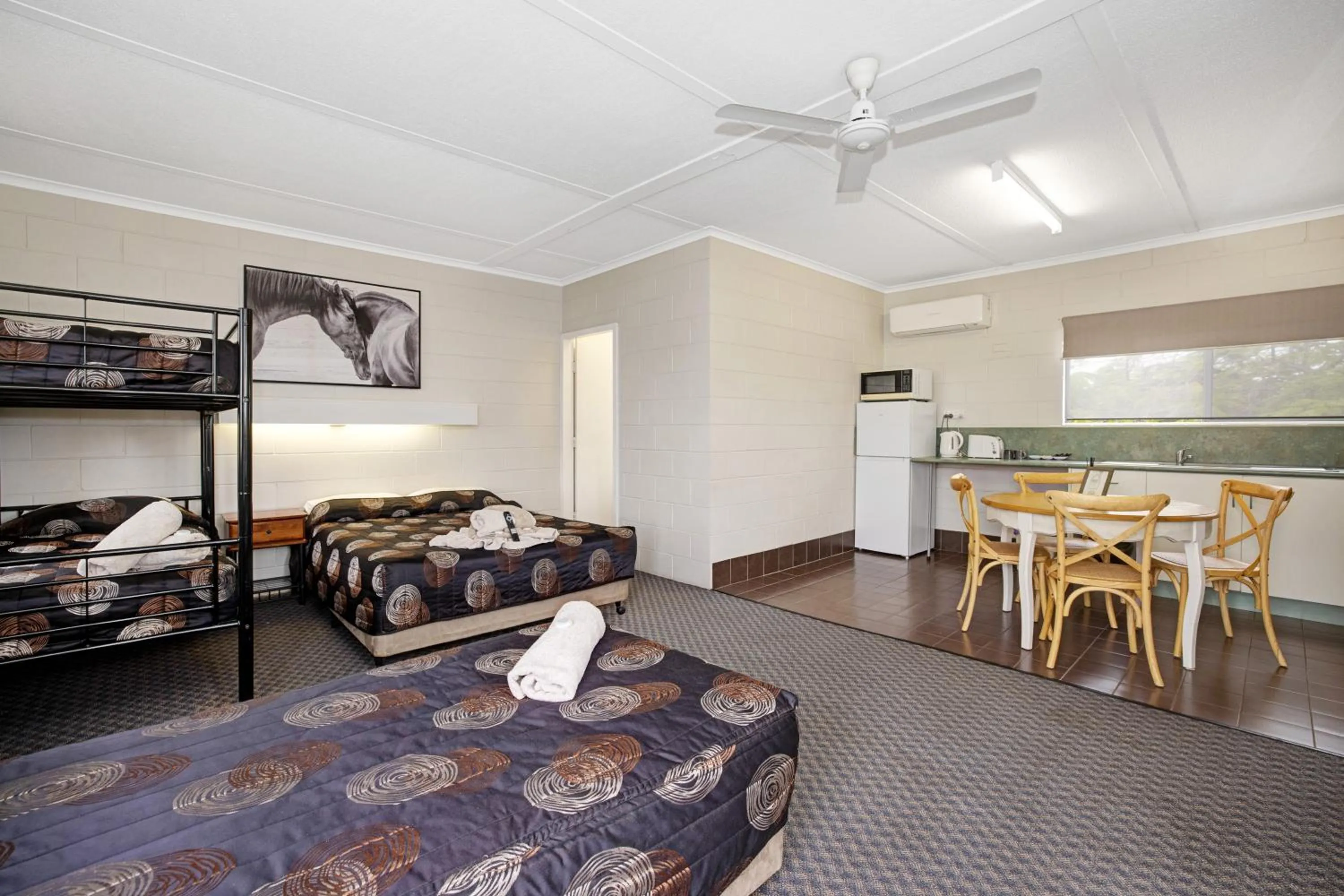 Kitchen or kitchenette in Hillview Motel Charters Towers QLD