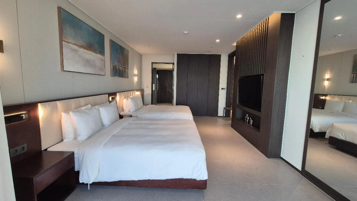 Bedroom, Bed in WAVEM HOTEL East