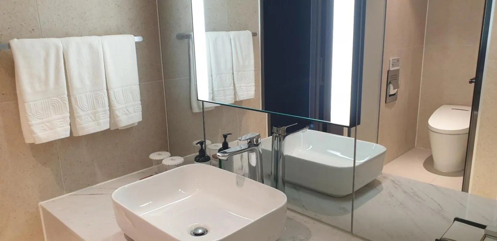 Toilet in WAVEM HOTEL East