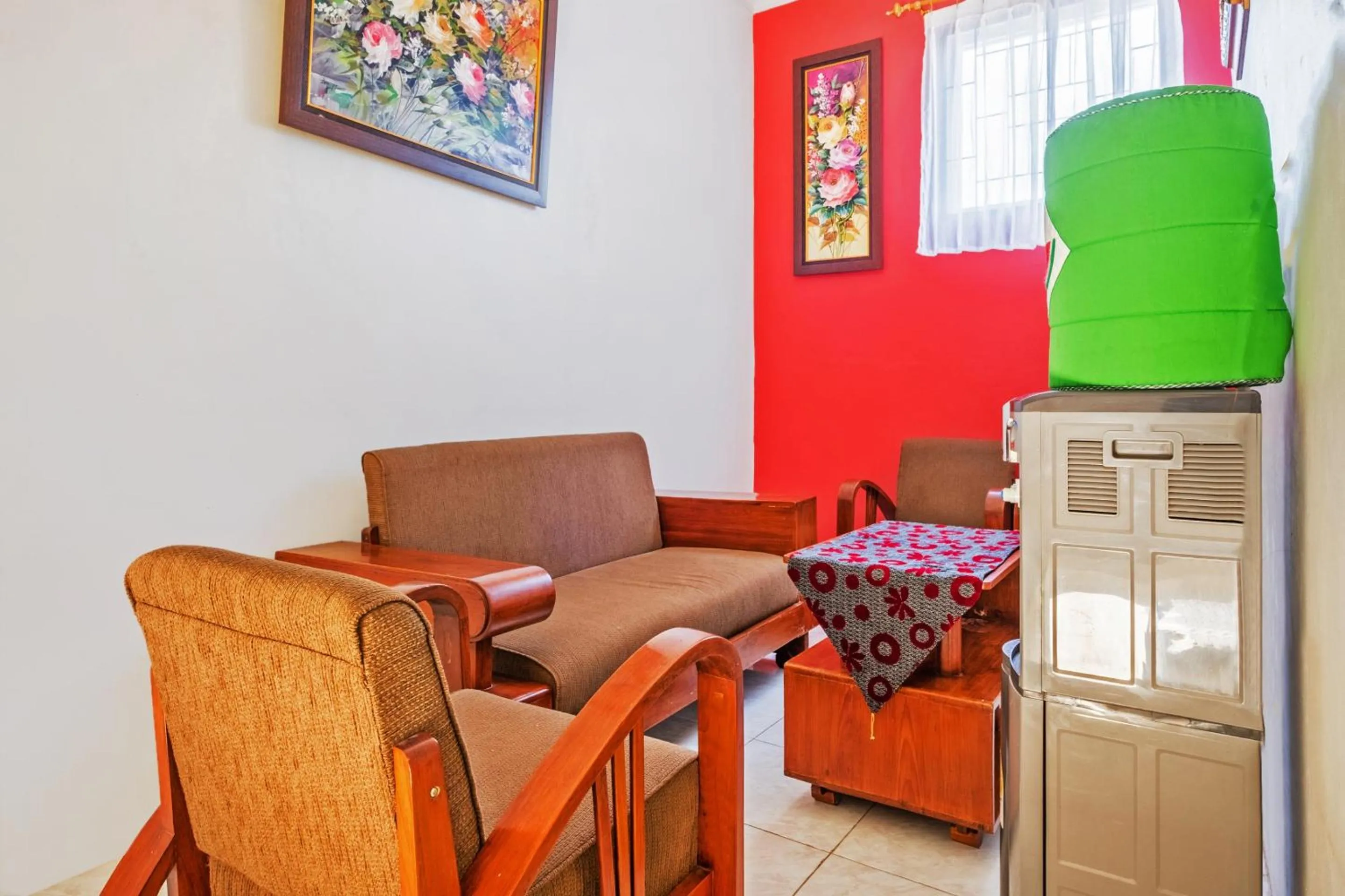 Seating area in Hotel O Sudirman Guesthouse Syariah