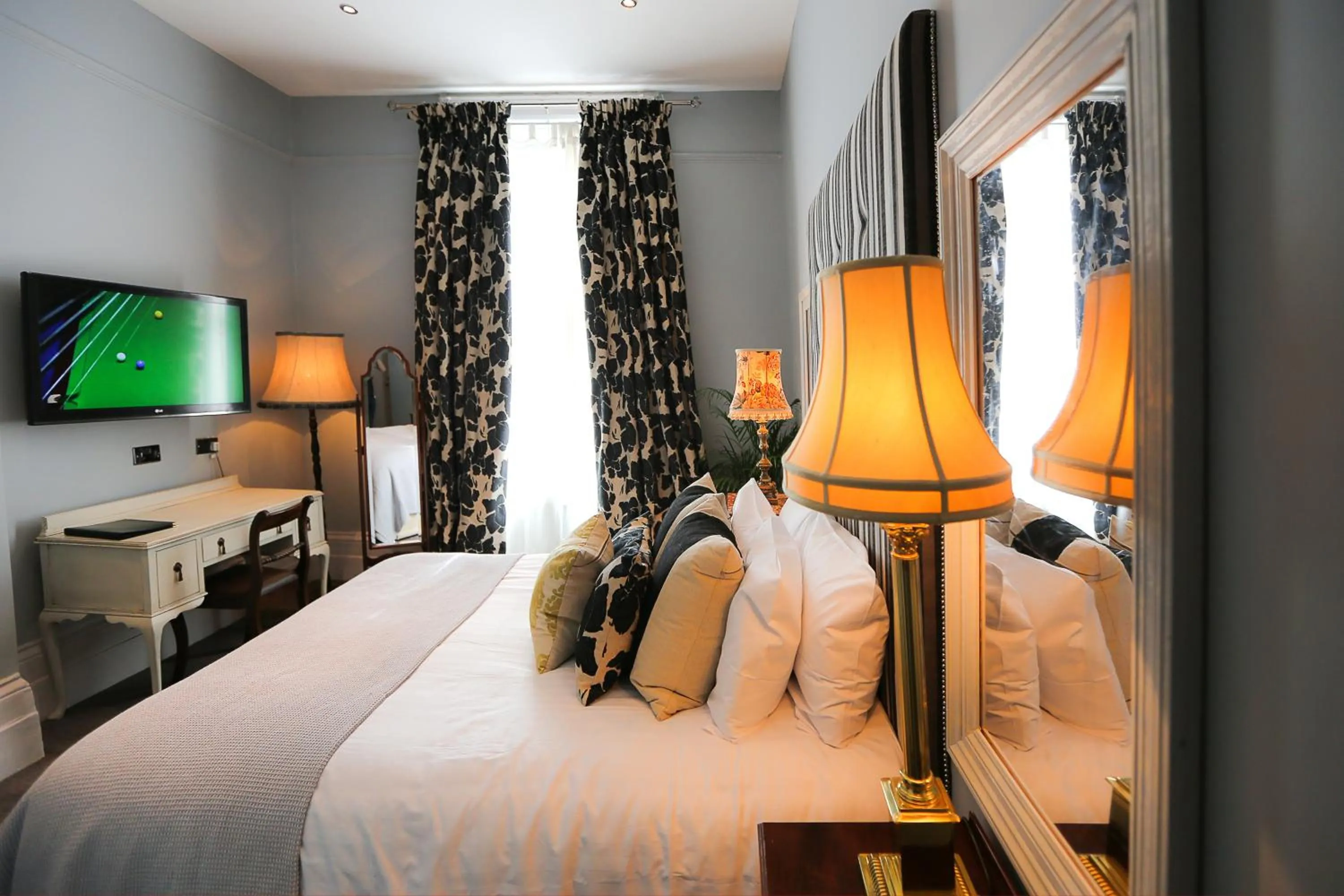 Photo of the whole room in The Crown and Sceptre