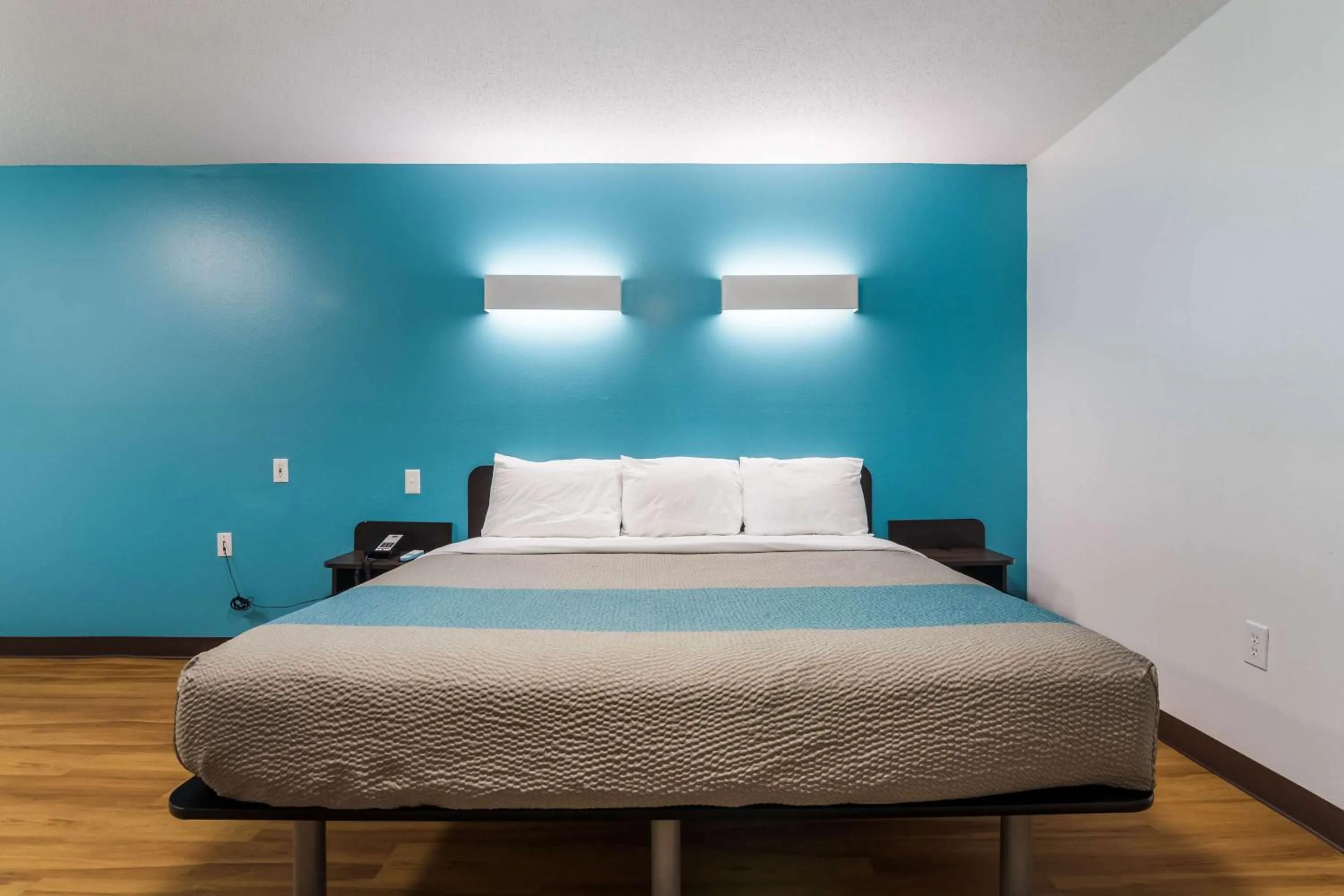 Bedroom, Bed in Motel 6-Gulf Shores, AL