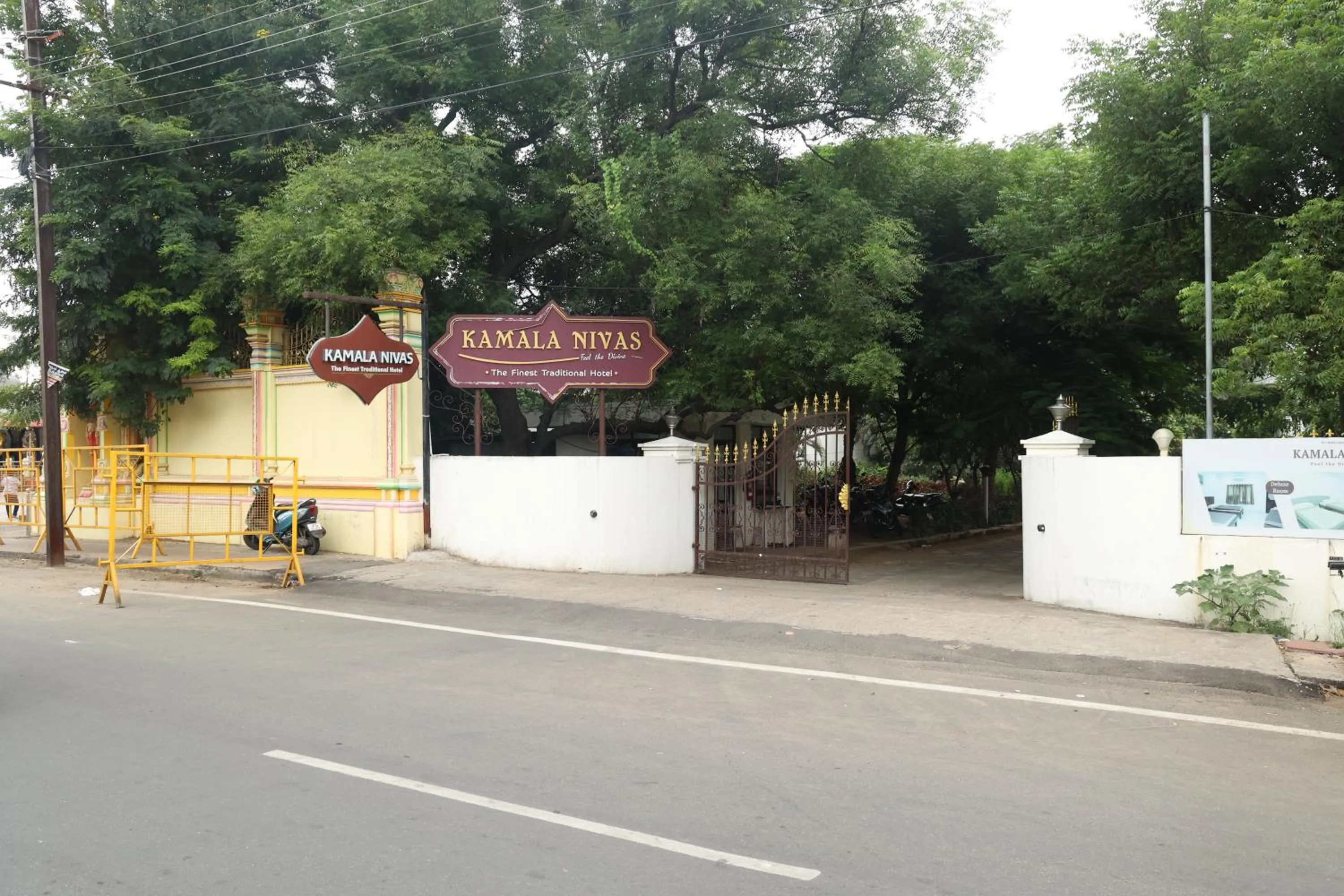 Facade/entrance in Sri Kamalanivas