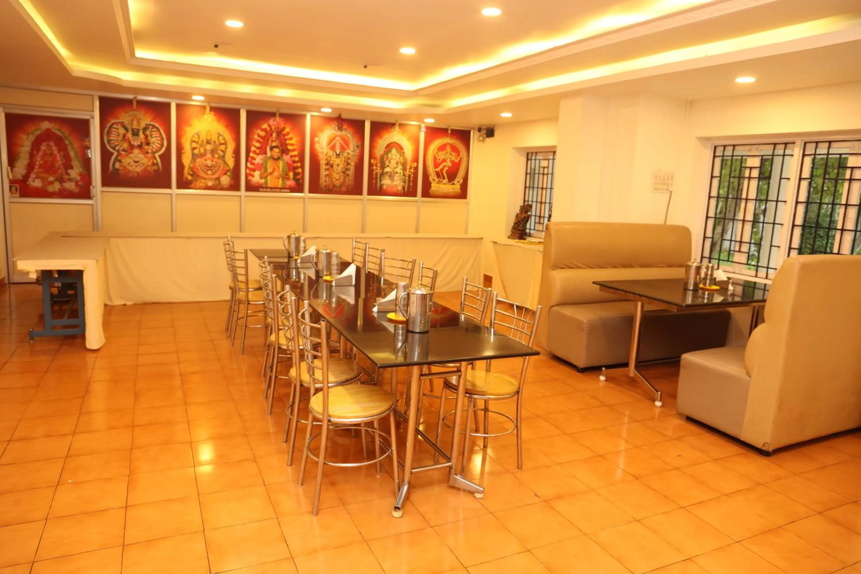 Buffet breakfast in Sri Kamalanivas