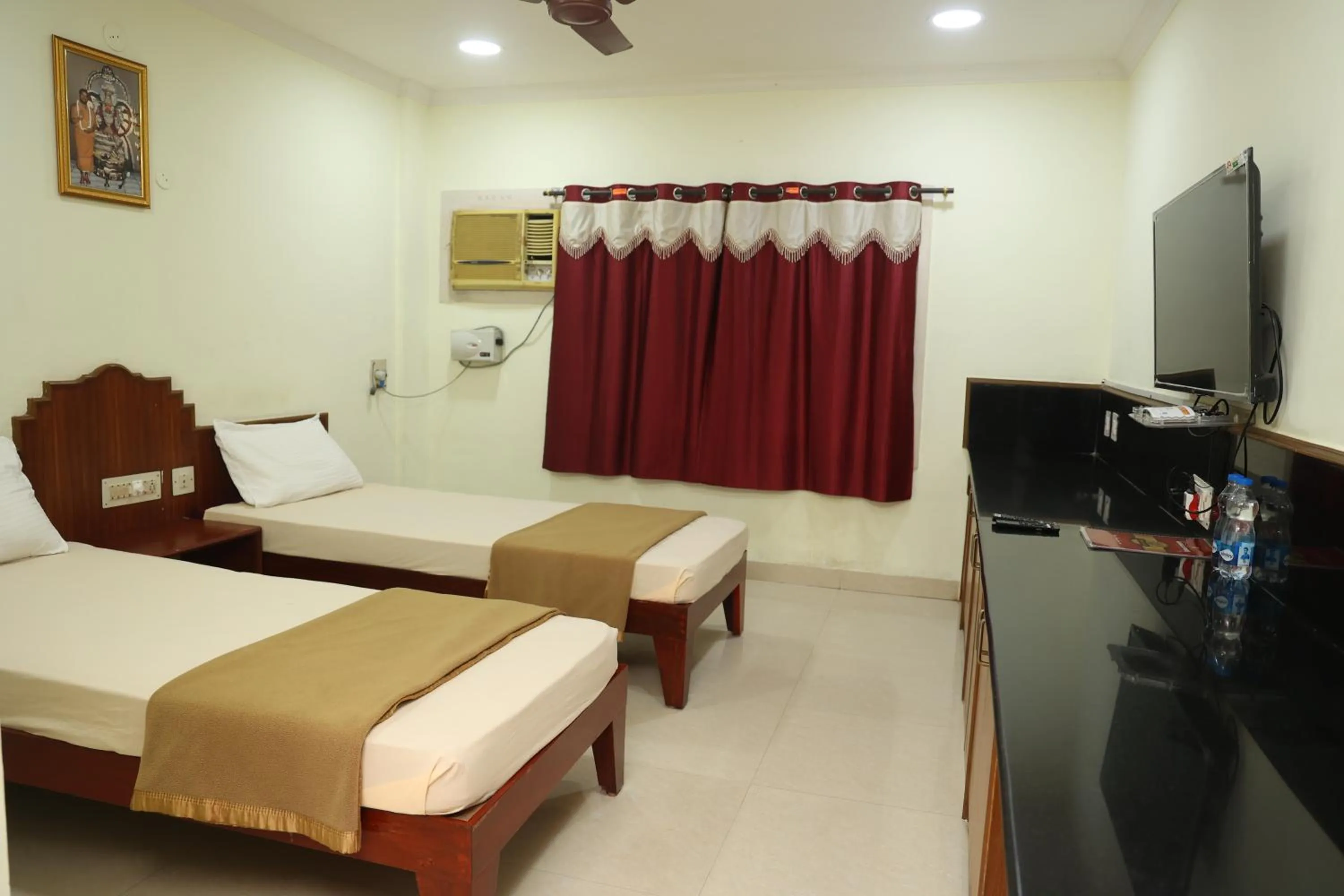 air conditioner, Bed in Sri Kamalanivas