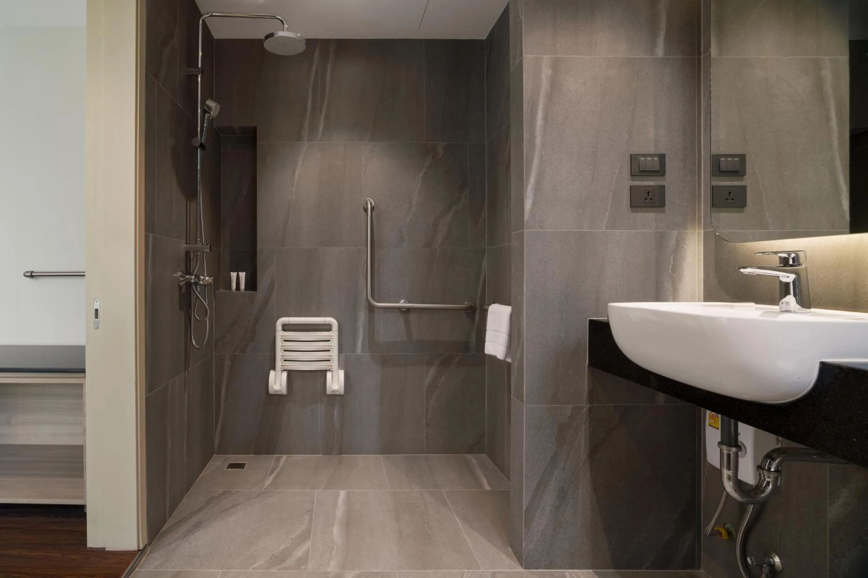 Shower in T2 The Portal Sukhumvit