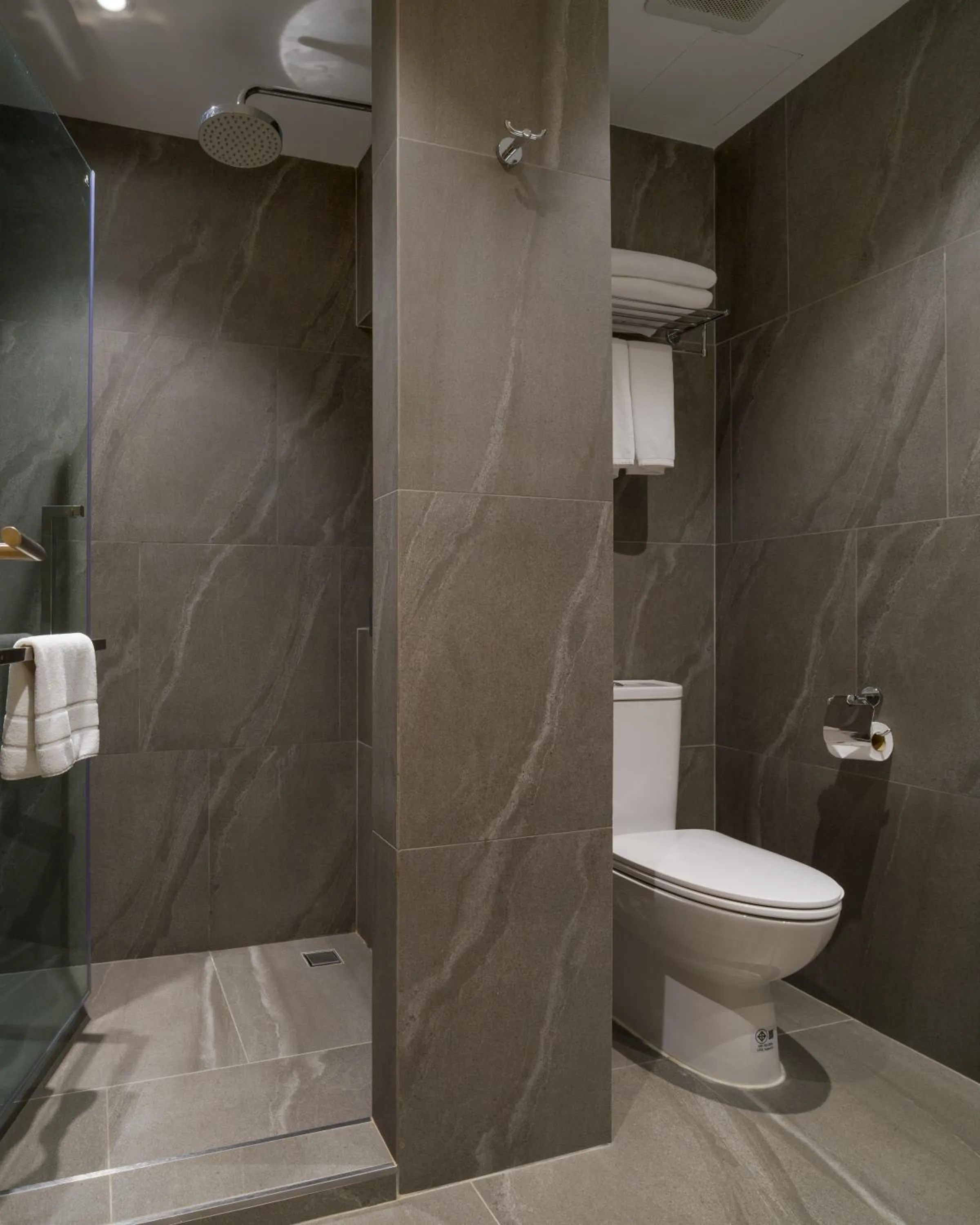 Shower in T2 The Portal Sukhumvit