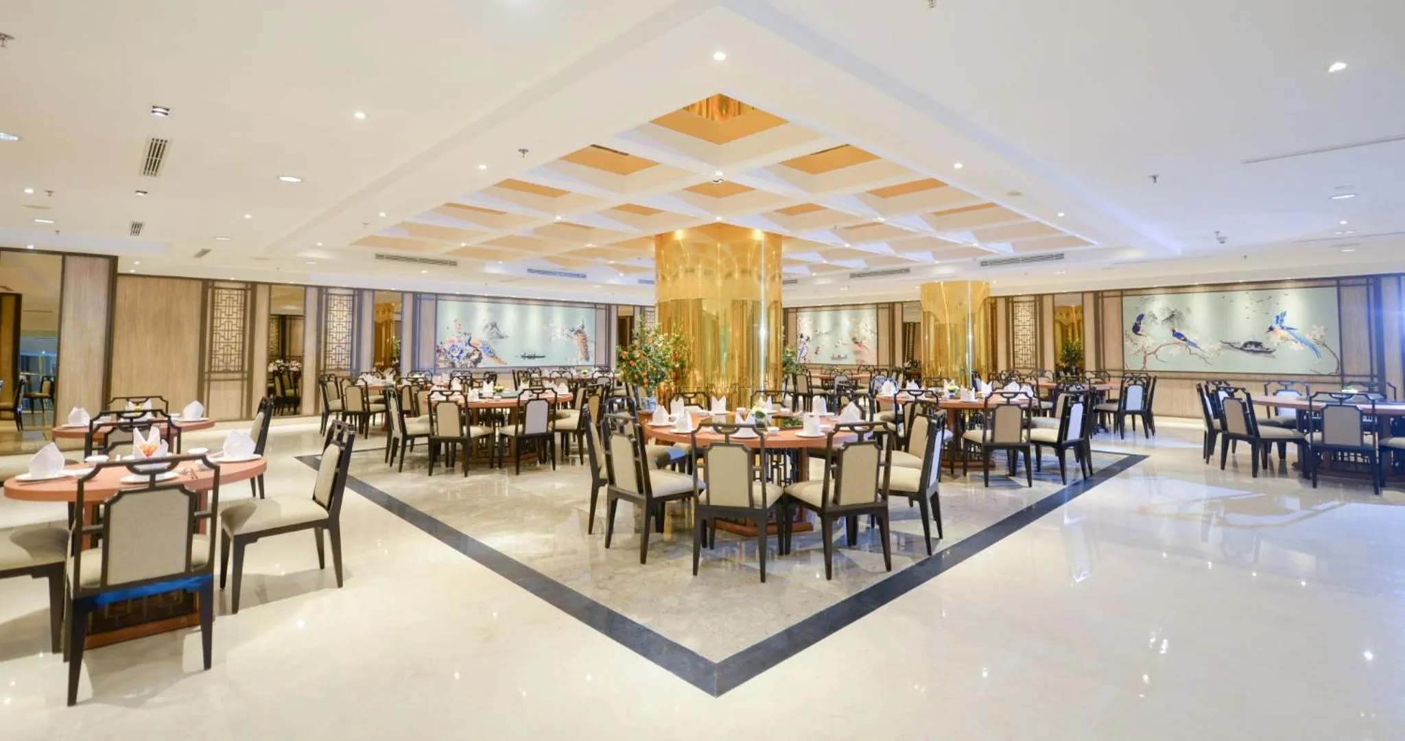 Restaurant/places to eat in Gumaya Tower Hotel